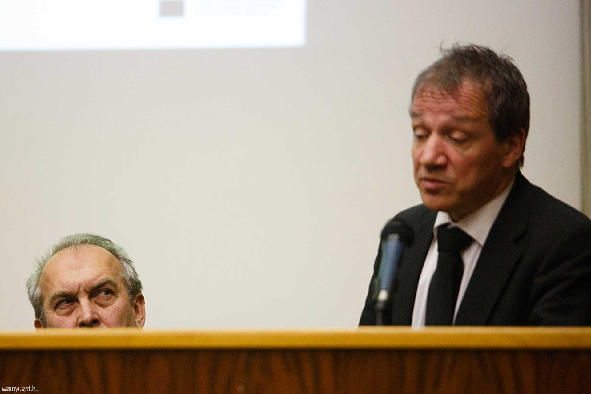 Kivitelezési szerződés aláírása a kórházban