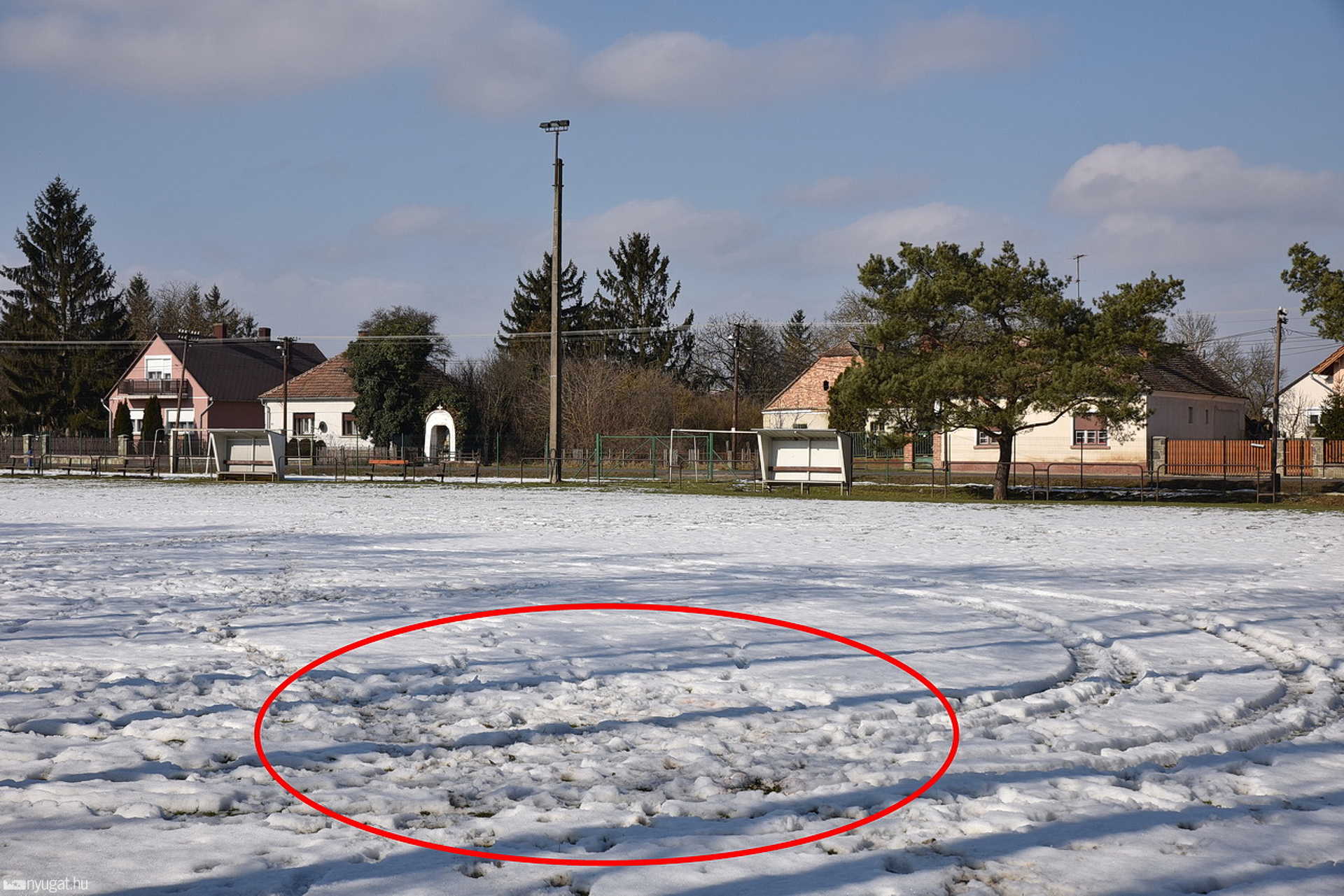 Vadat, vagy vadakat lőtt ki ismeretlen a jáki focipályán