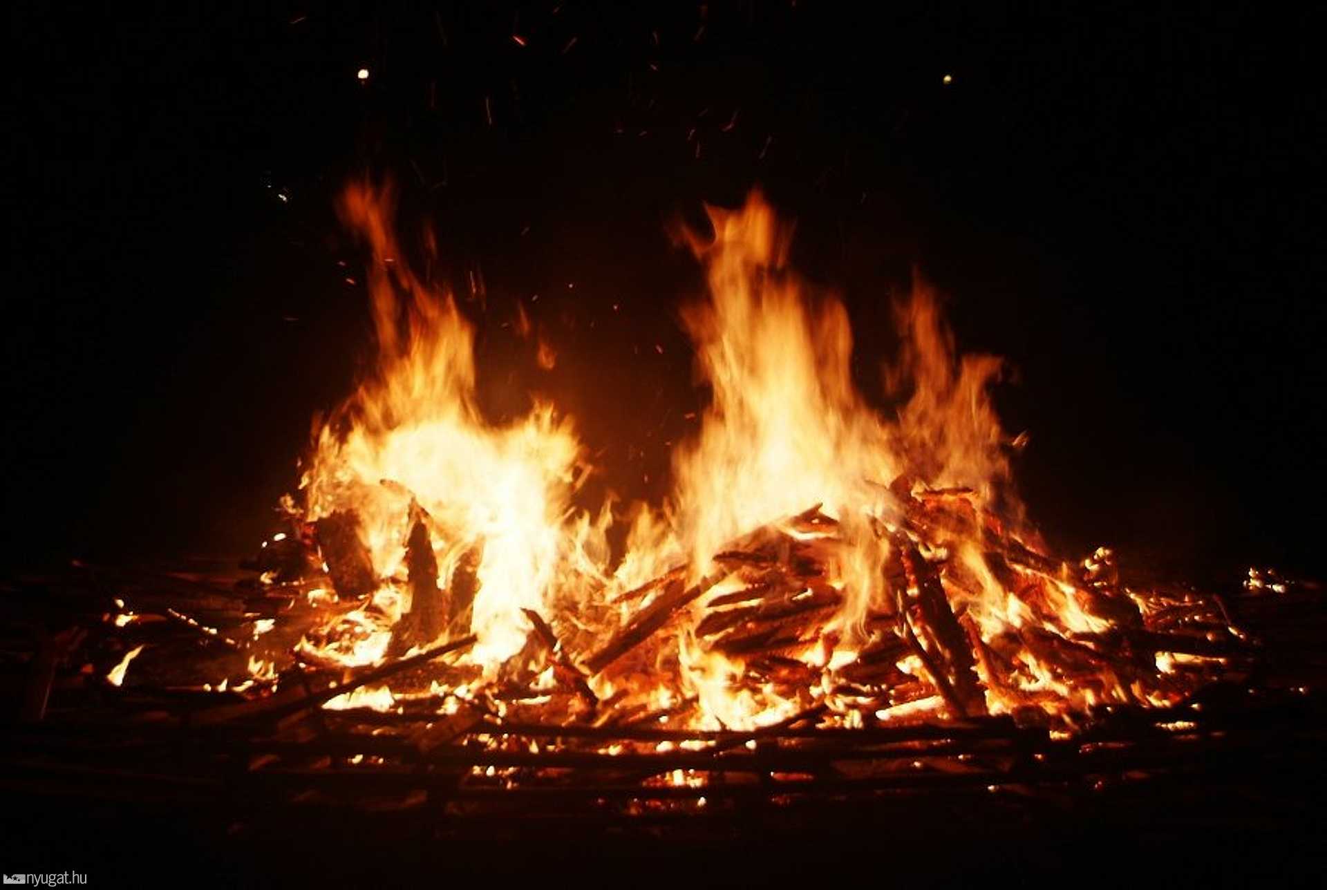 Összeroskadt óriásmáglya