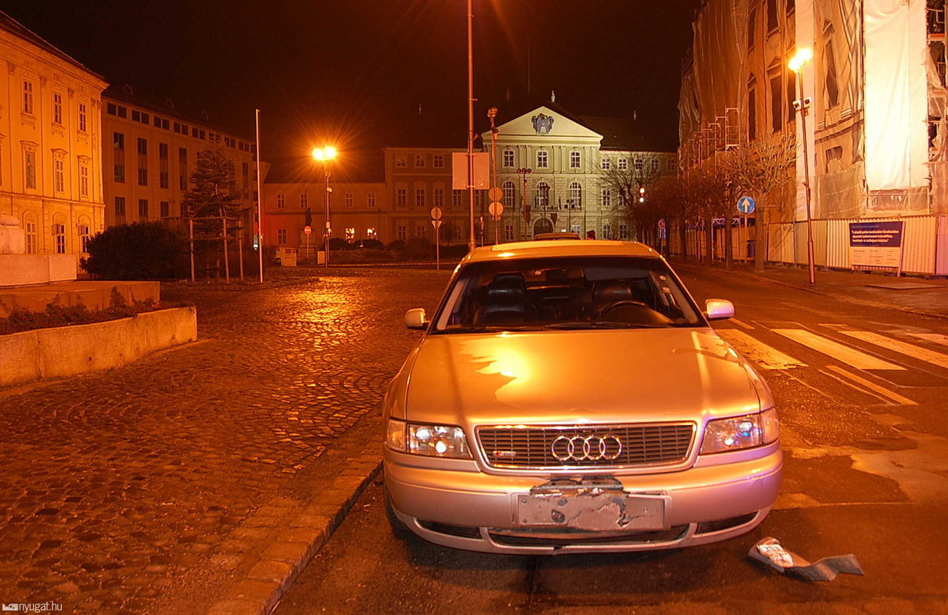 Elhajtott a helyszínről az oszlopot döntő Audi Szombathelyen