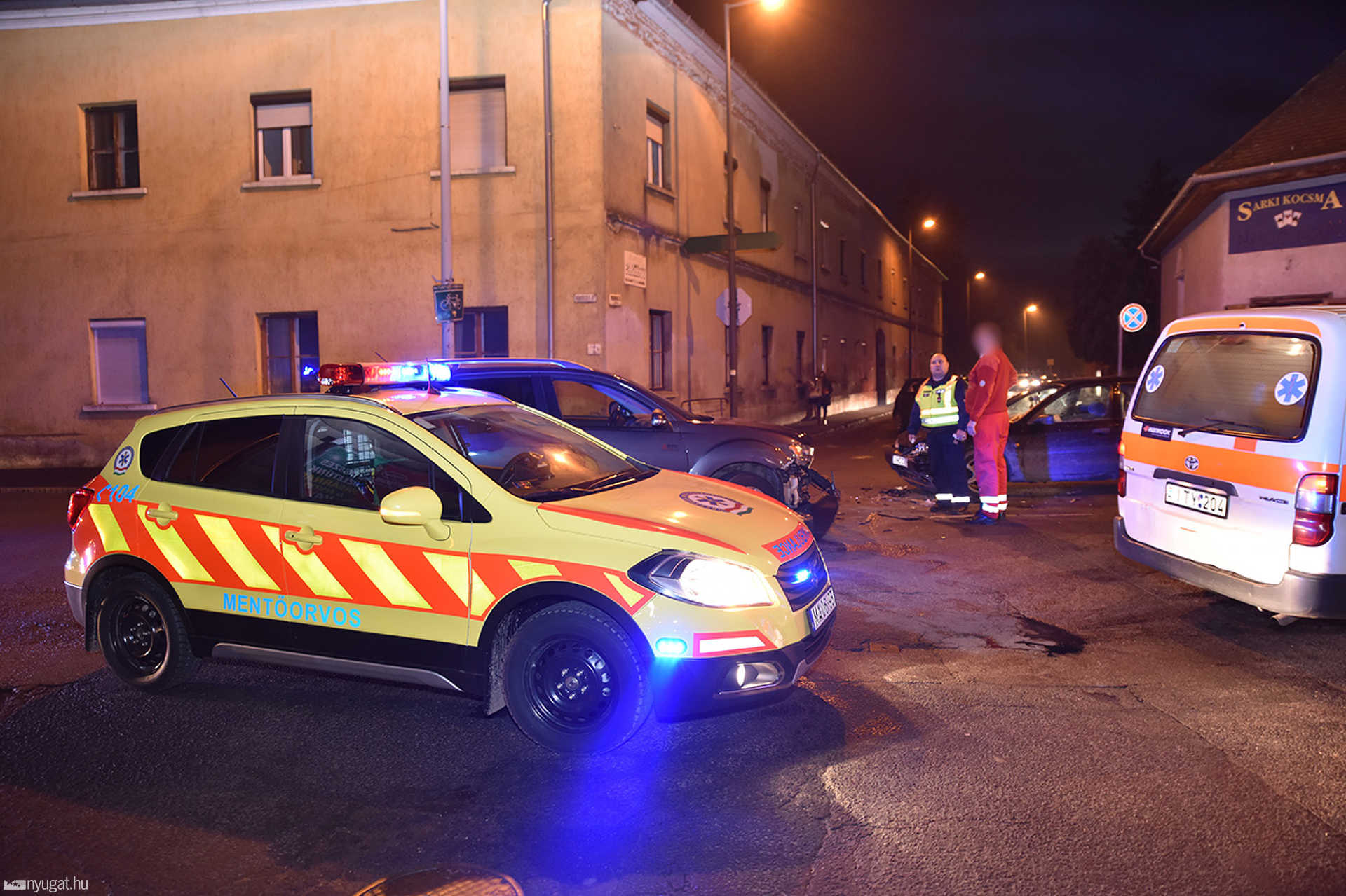 Szemből érkezőbe kanyarodott egy Mitsubishi Kőszegen
