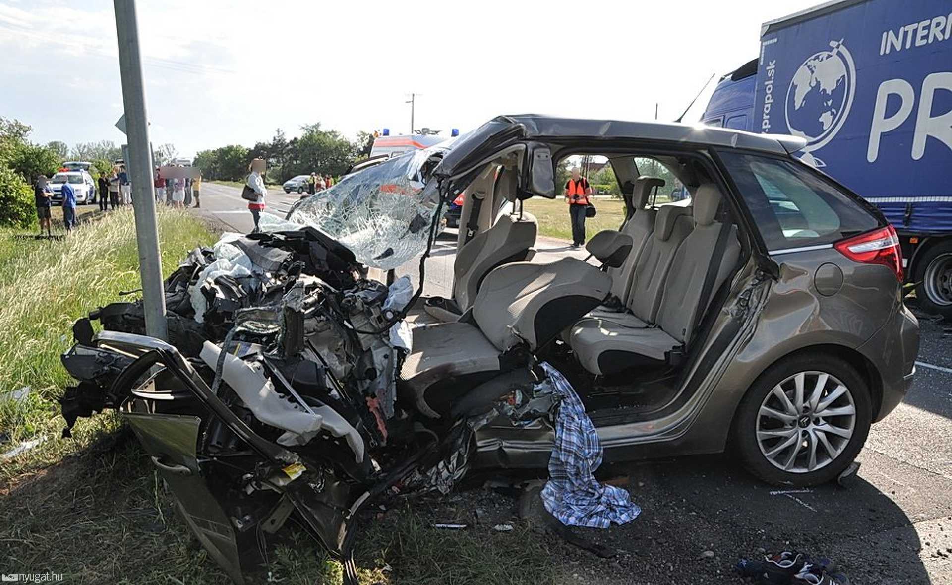 Halálos baleset a 86-os főúton, Egyházasrádócnál