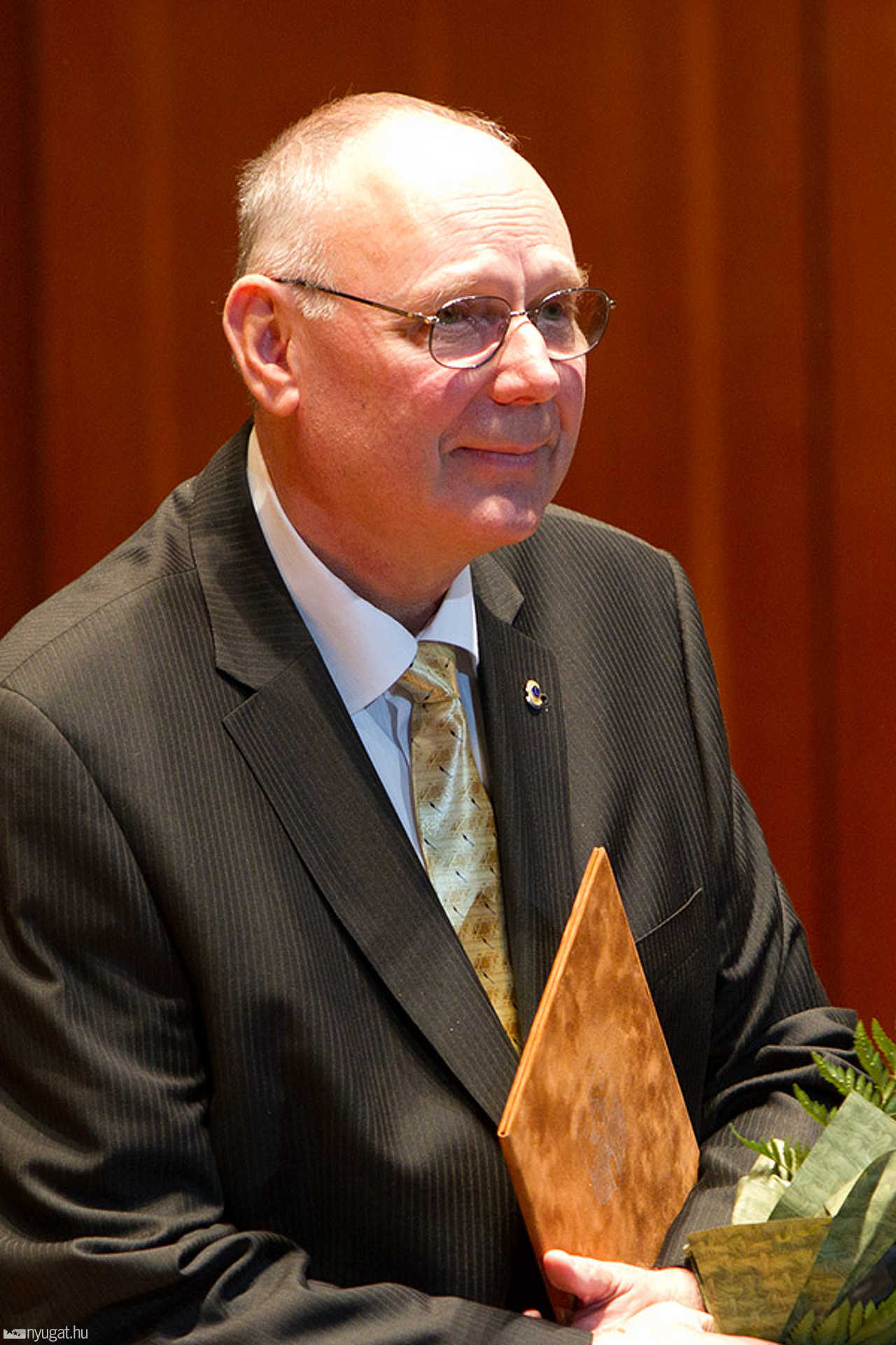 dr. Kneffel Pál