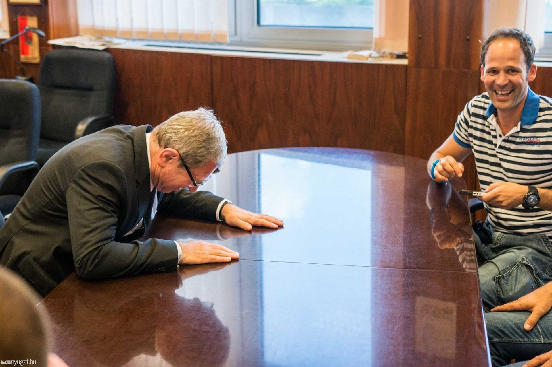 Ocho Macho a városházán