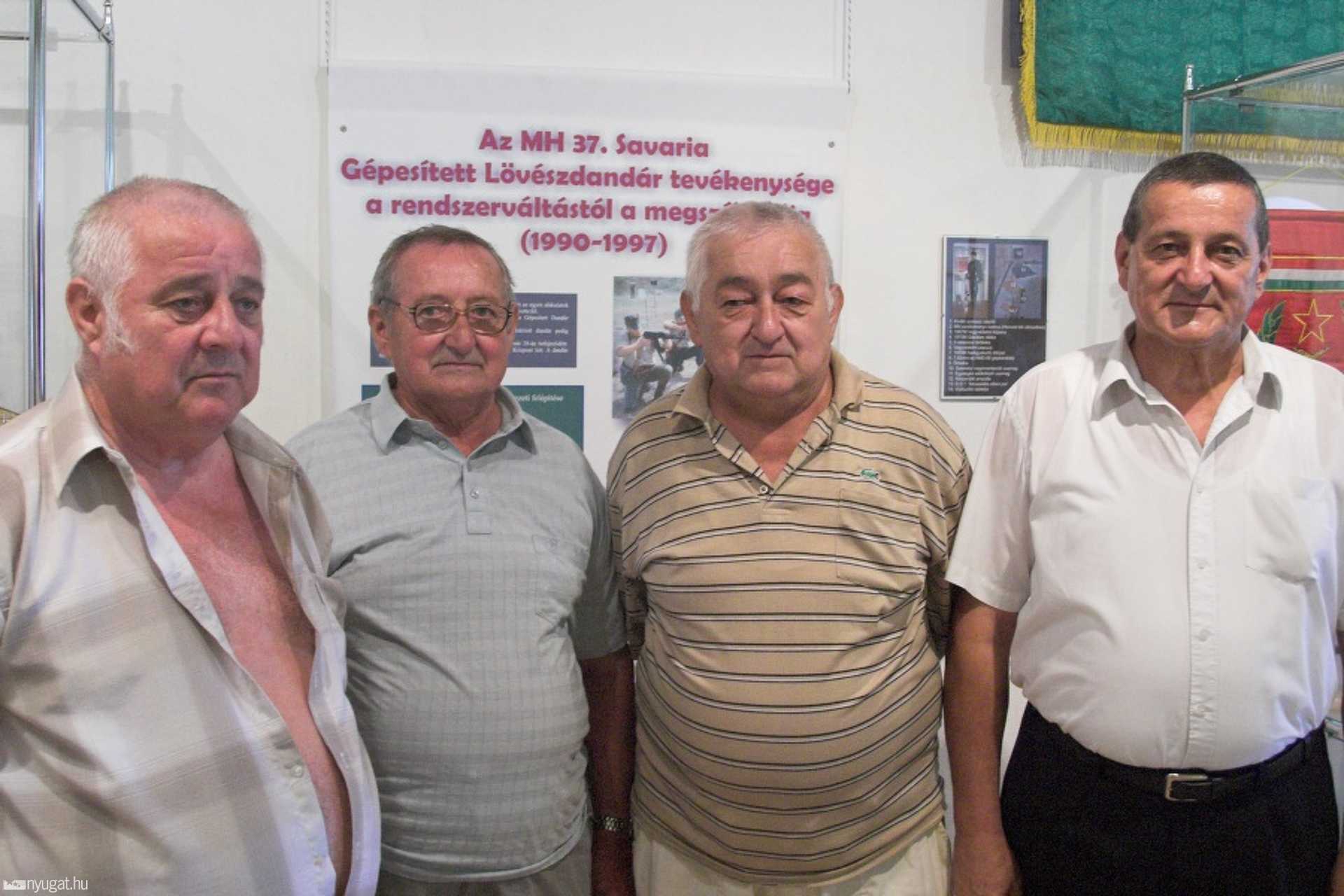 ...négyen ott voltak a megnyitón