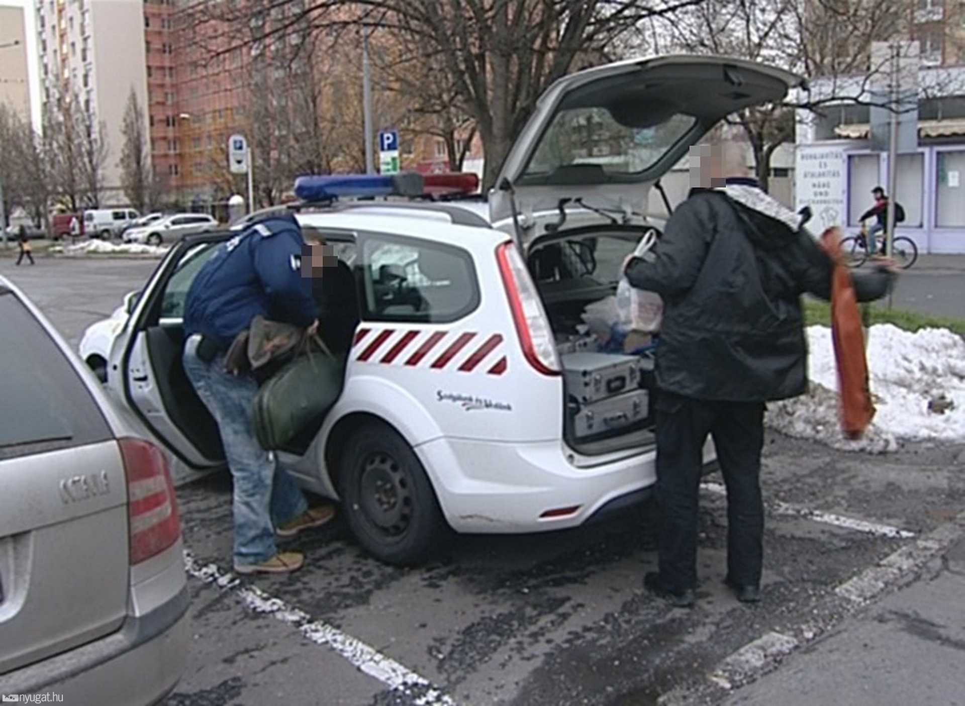 Bejárati ajtókat lőtt keresztül véletlenül egy vadász