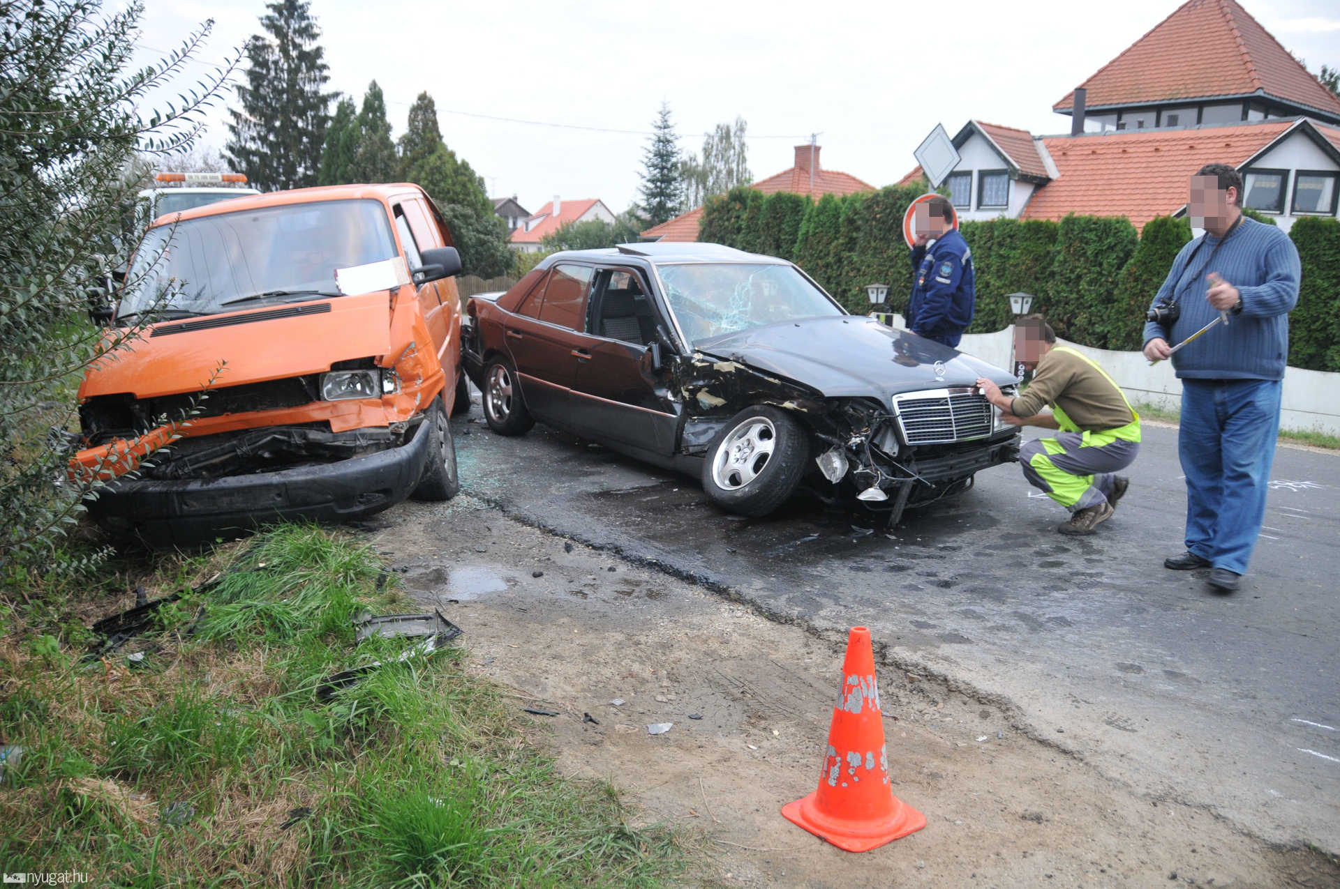 Mercedes és Volkswagen karambolja Szombathely határában