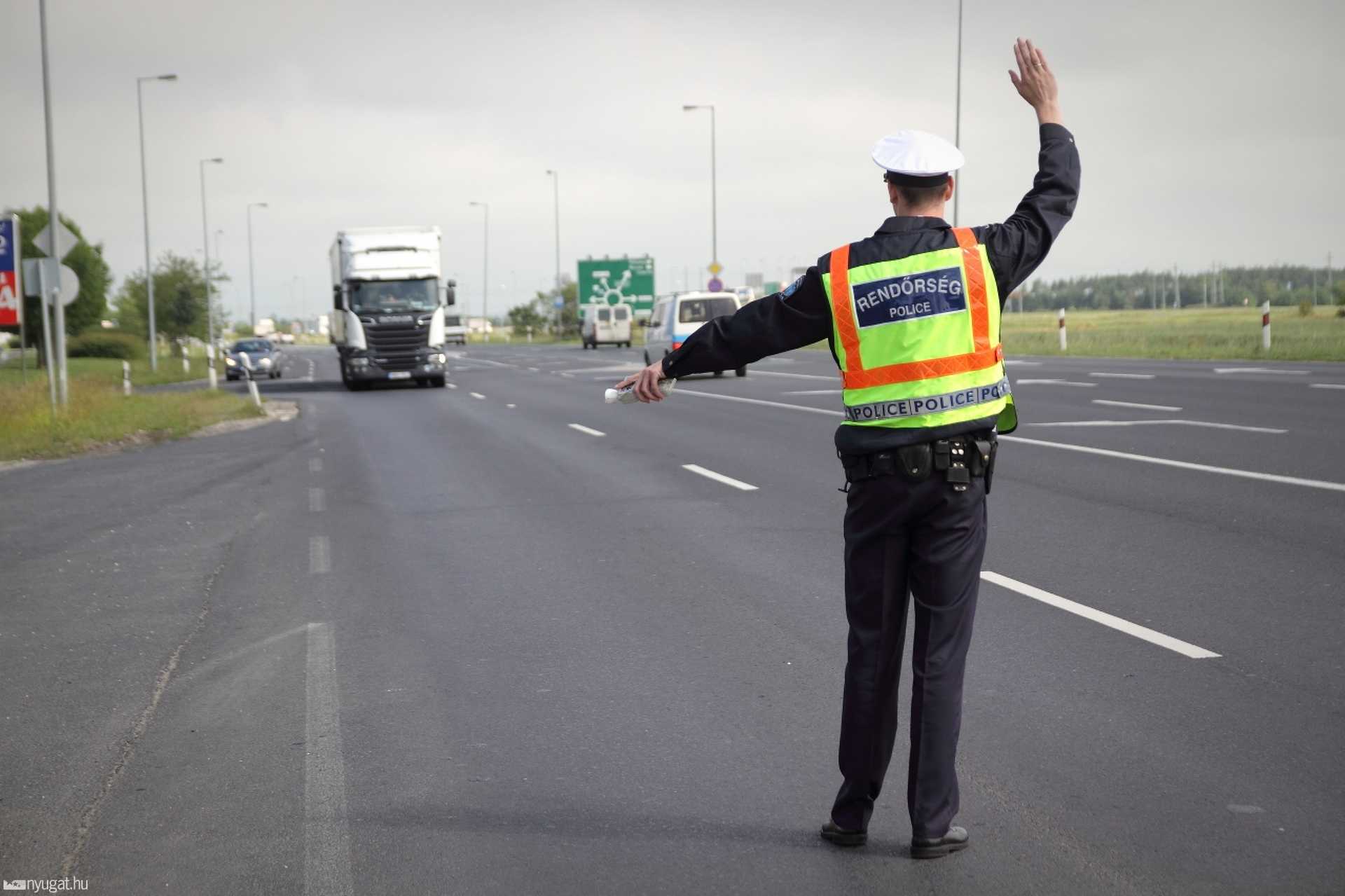Közlekedésbiztonsági akció a 86-os úton Szombathelynél