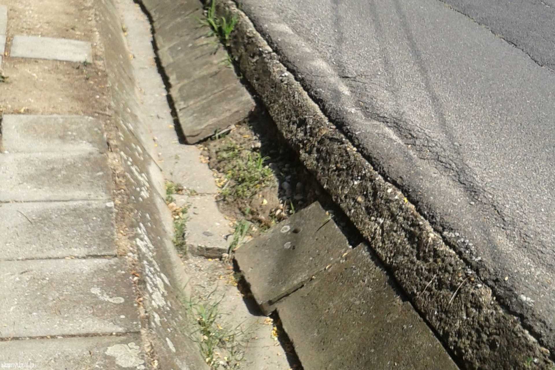 Homok utcai vízelvezető árok
