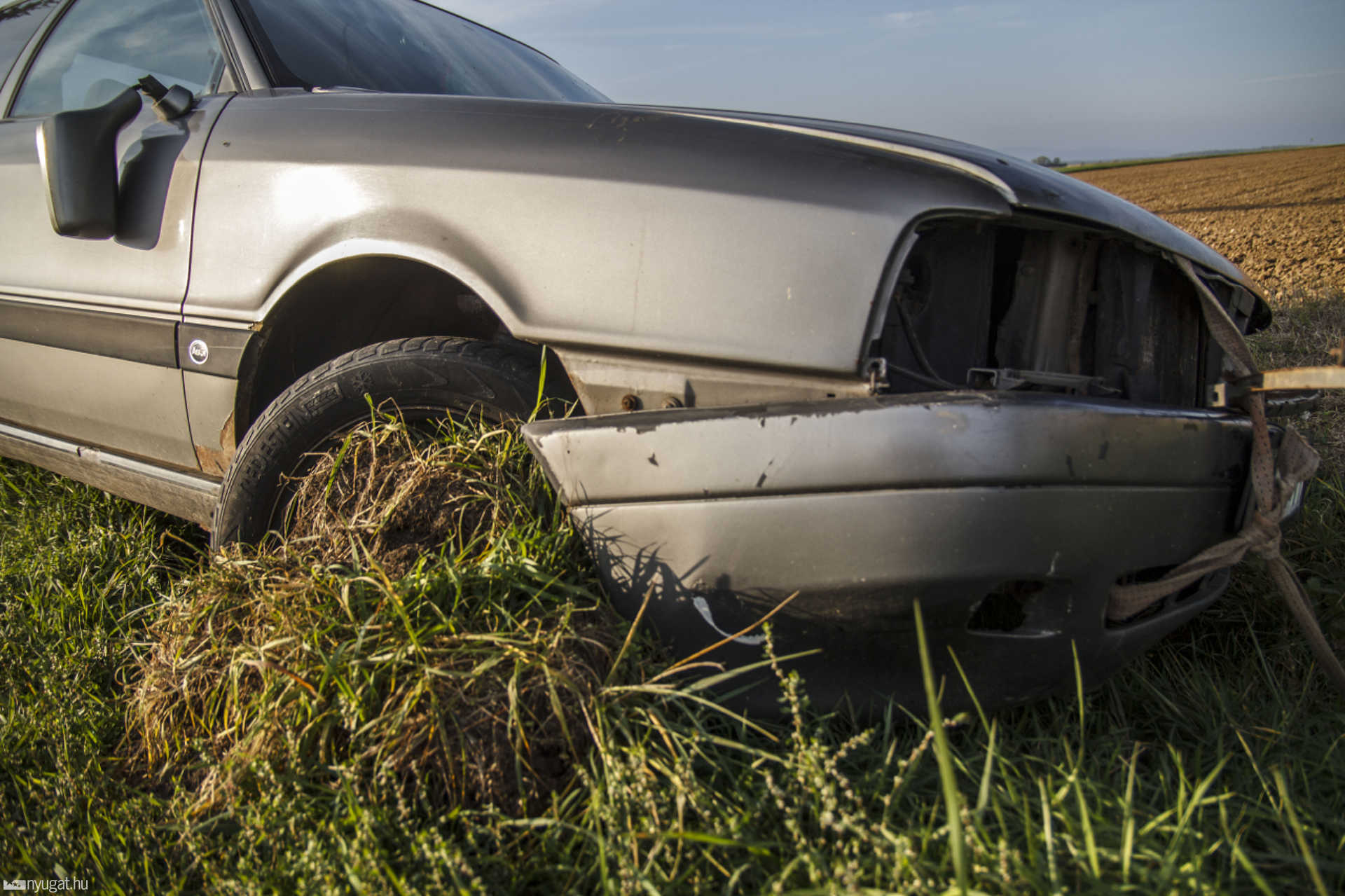 Audi az árokban Torony és Bucsu közt