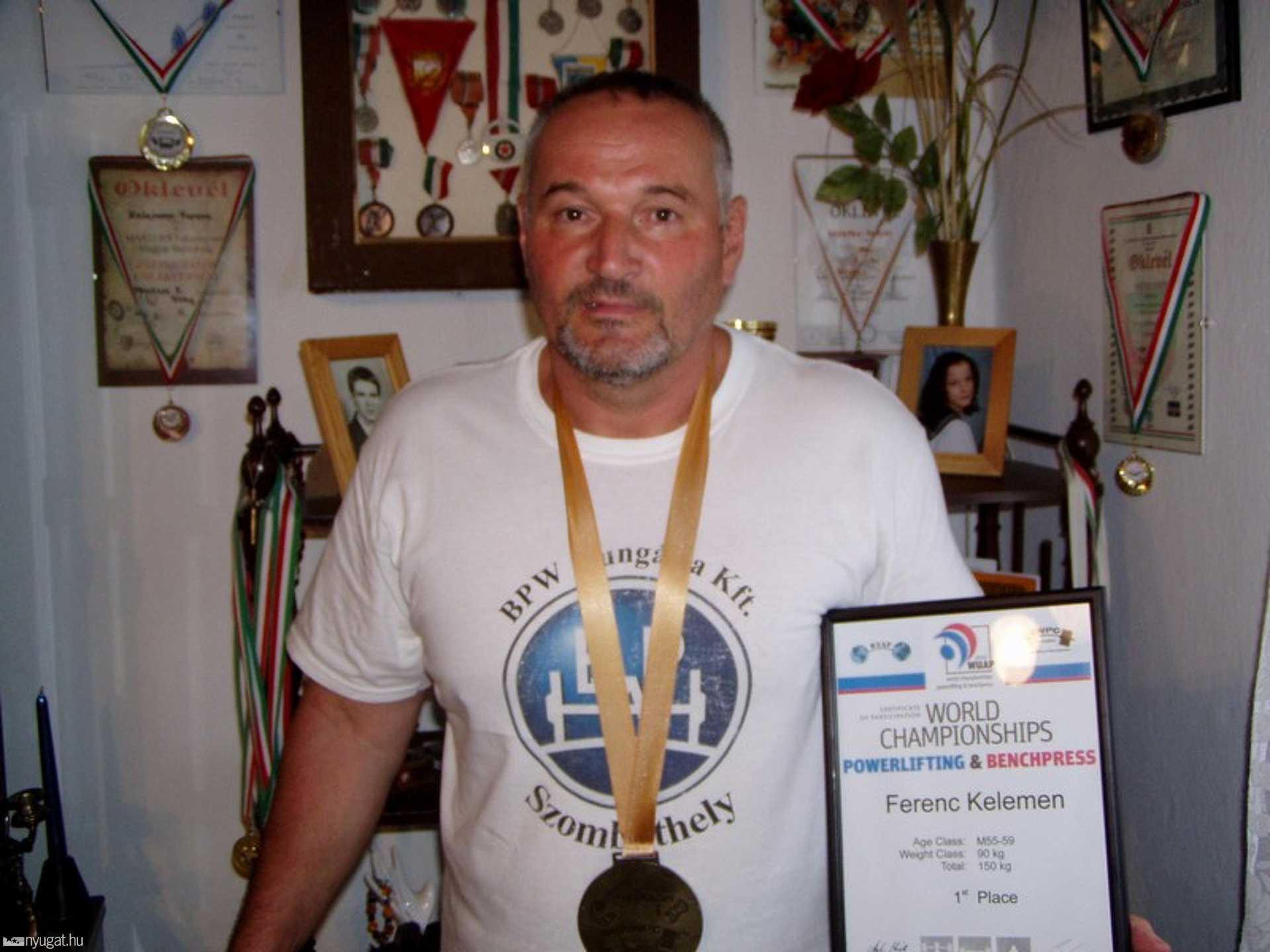 Kelemen Ferenc világbajnoki ereklyéivel a „sikersarokban”