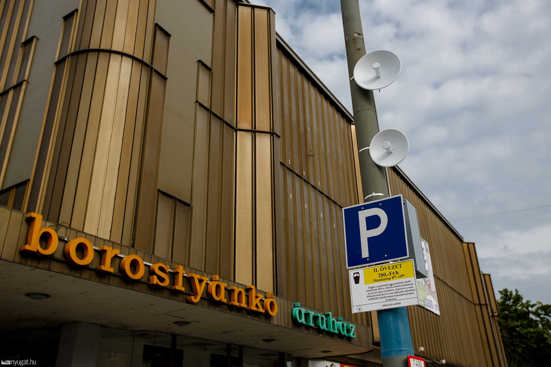Rejtélyes antennák a villanyoszlopon