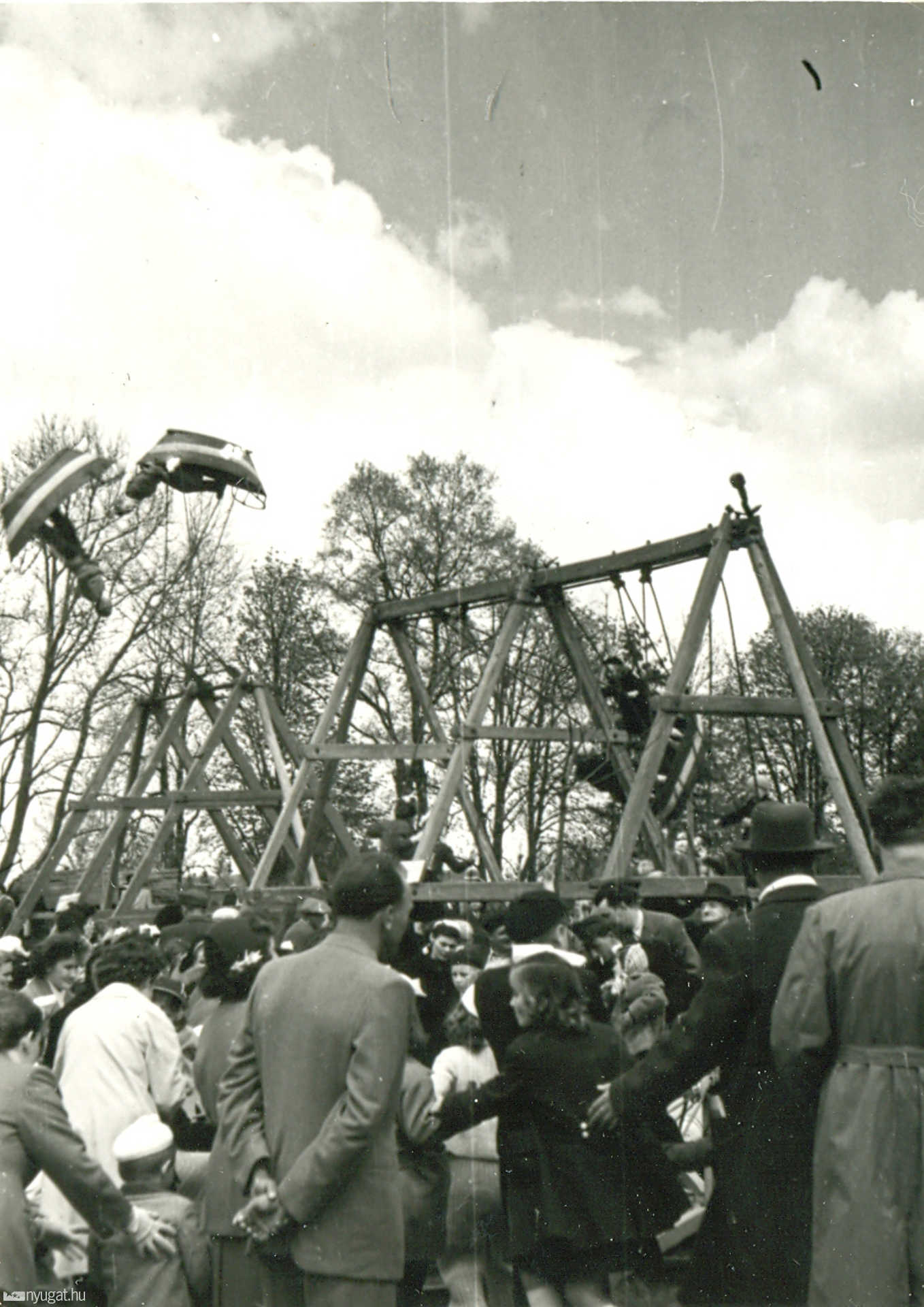 1958 - Vurstli a Március 15. téren (fotó: Jákfalvi)