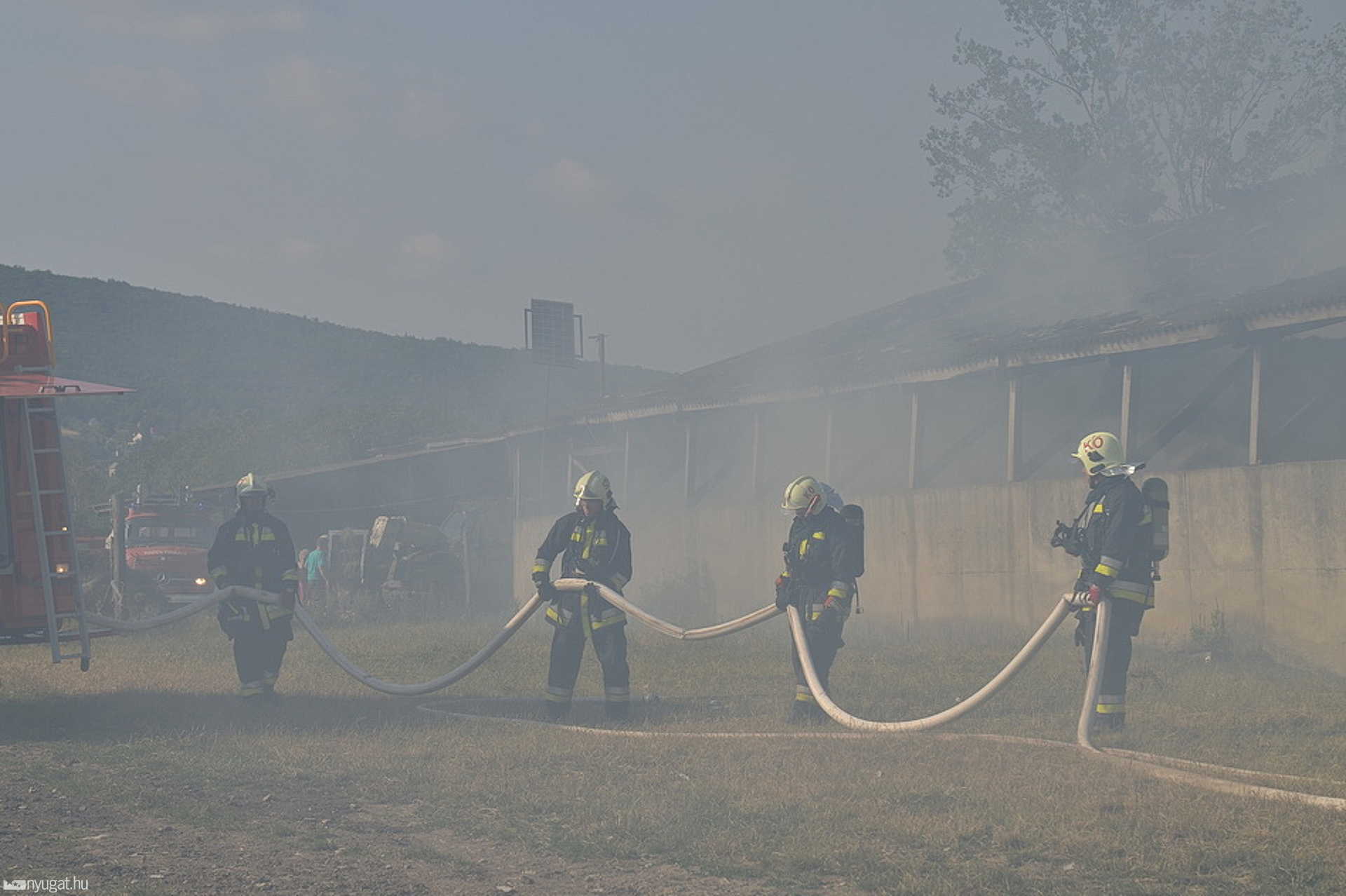 Tűzoltás a határ mellett, Bozsoknál