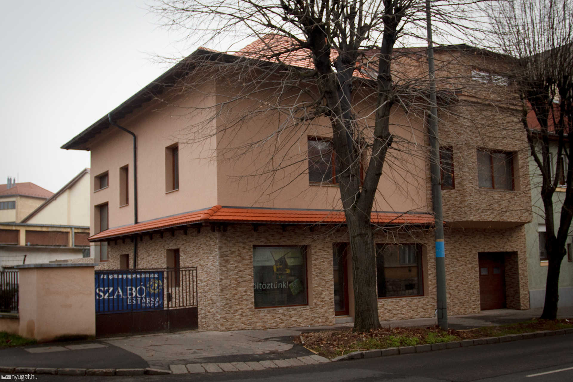 Felújítás után a 18-as honvéd utcában