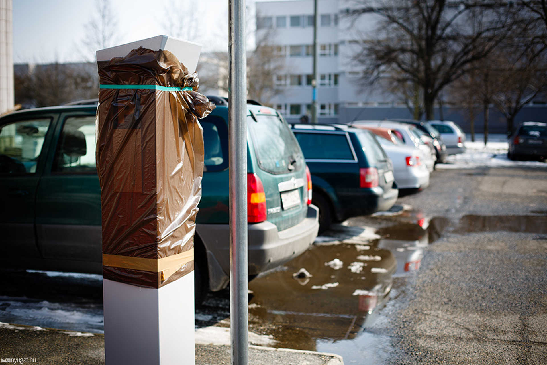 Kikerültek a parkoló automaták az MMIK környékére