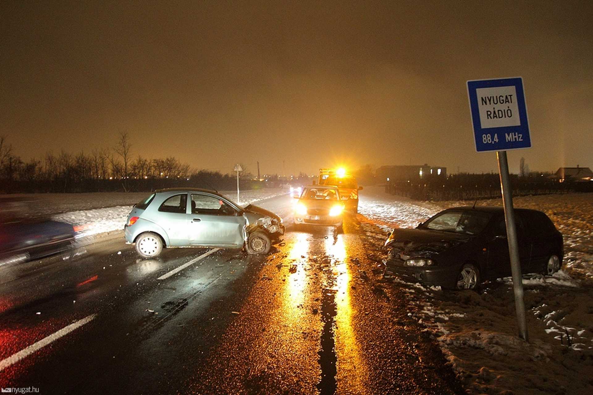 Előzésből frontális karambol
