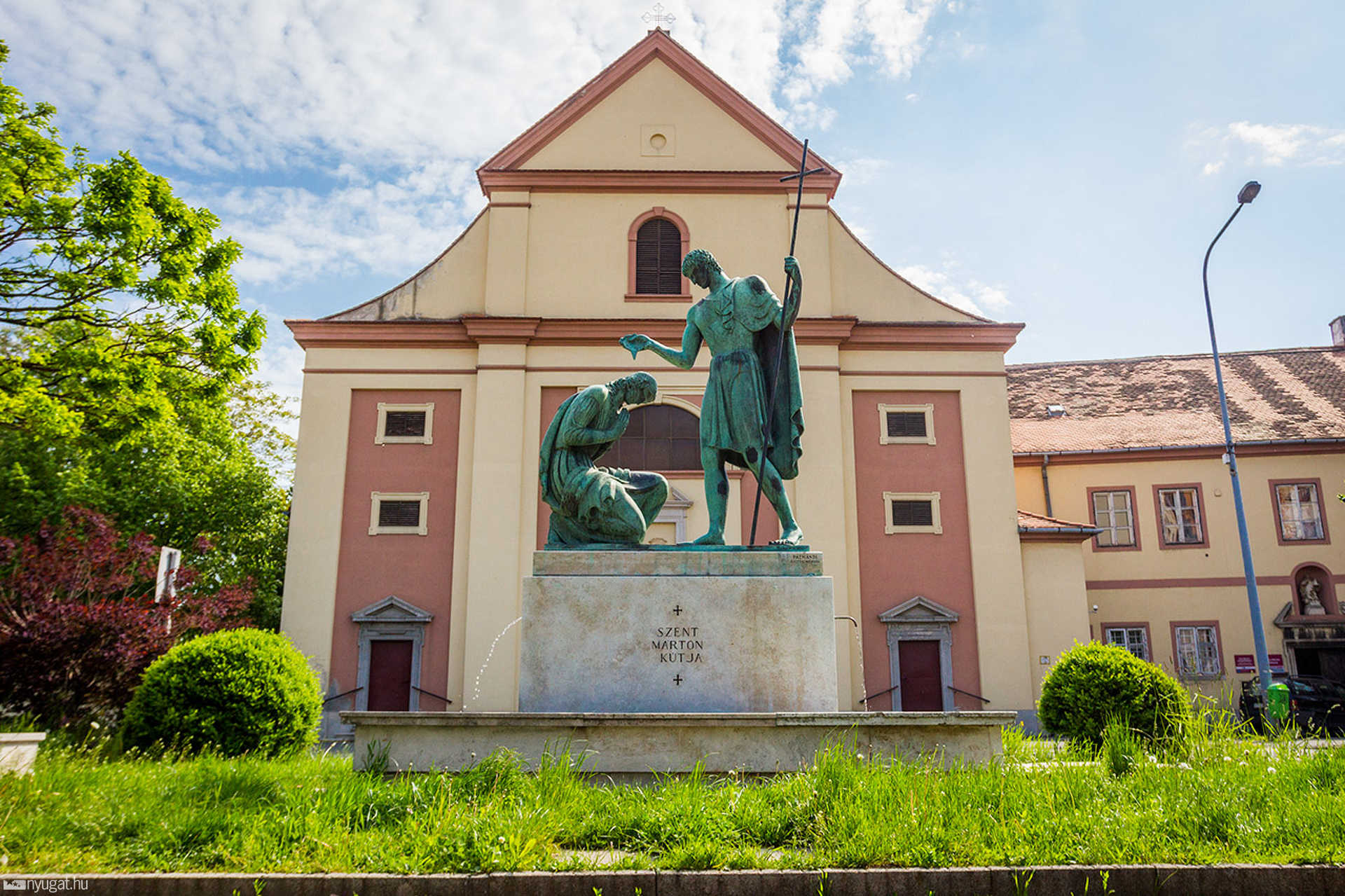Polgármesteri vizit a Szent Márton szobornál