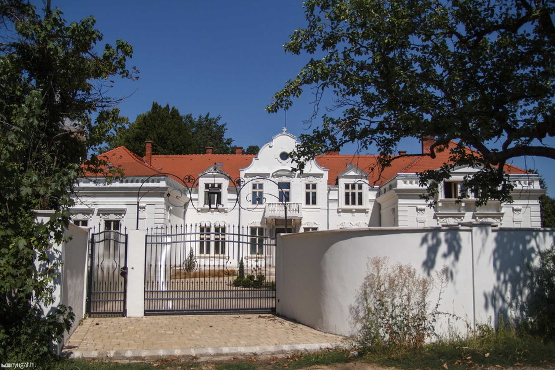 Cifra palota, szökőkúttal