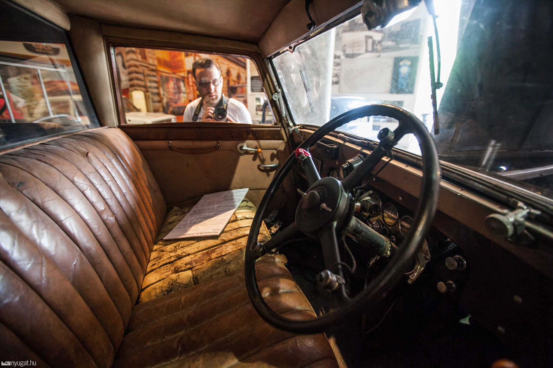 1934-es Maybach Zeppelin gurult be a Közlekedési Múzeumhoz