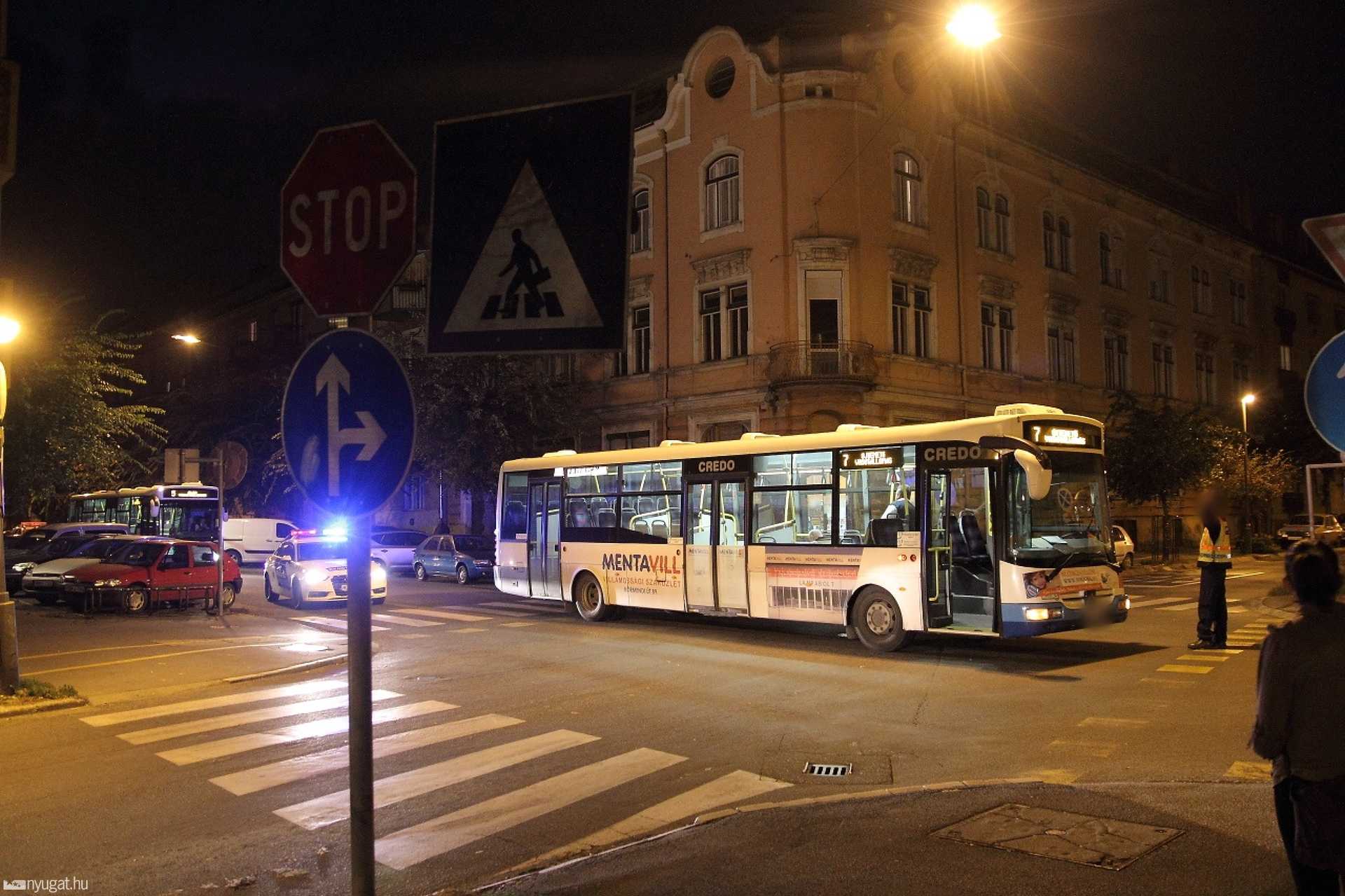 Biciklis hajtott ki a busz elé, egy ember megsérült