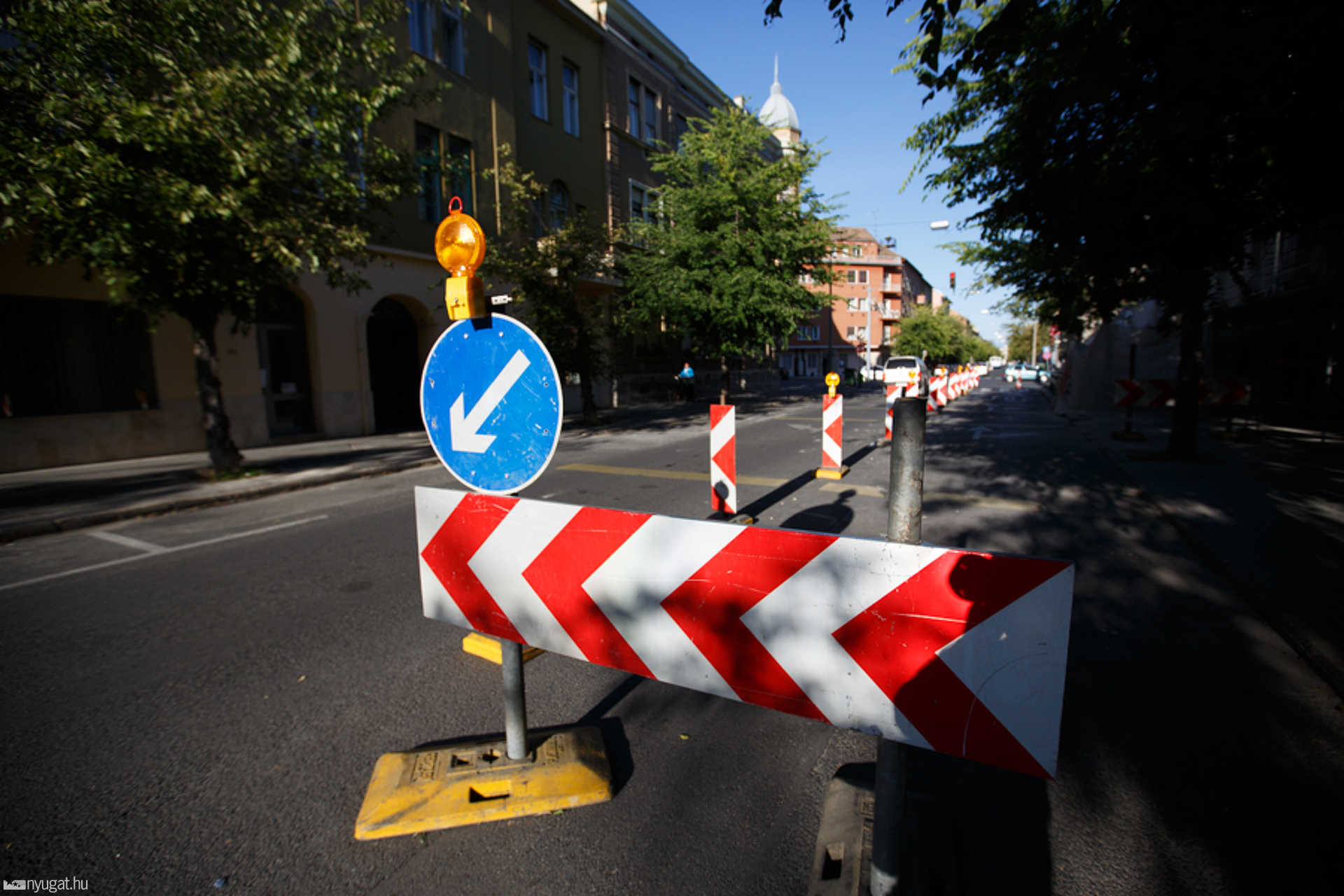 Építési munkáltok miatt lezárt sáv a Széll Kálmán utcában