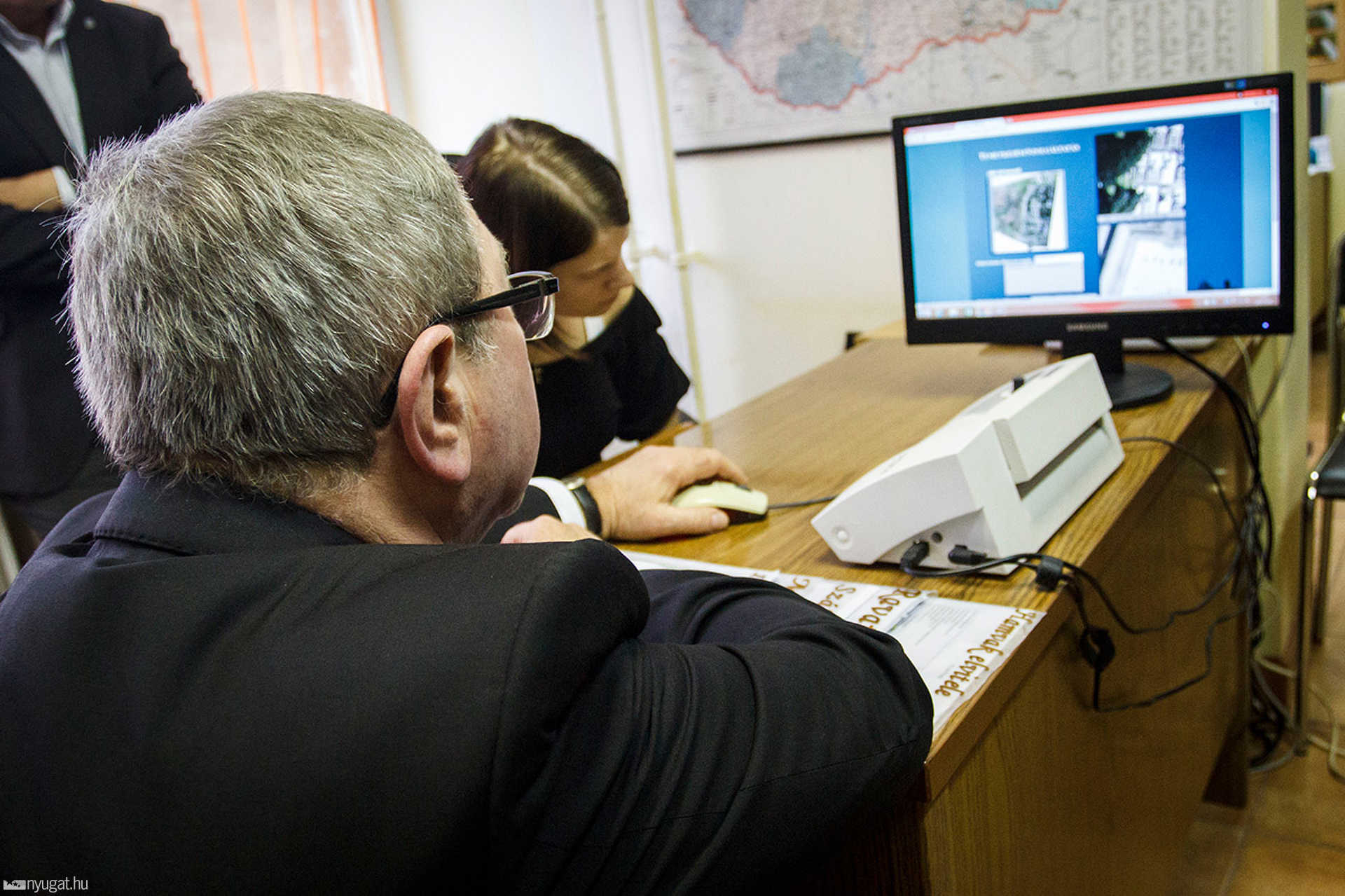 Új információs pult bemutatása a Jáki úti temetőben