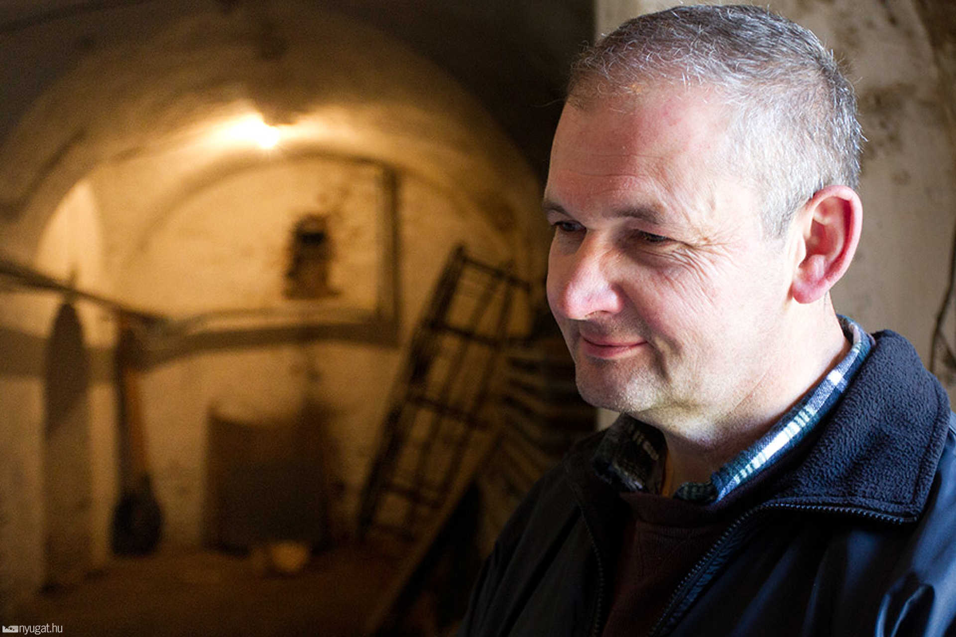 Pácz Gábor az alagút feltételezett elejénél