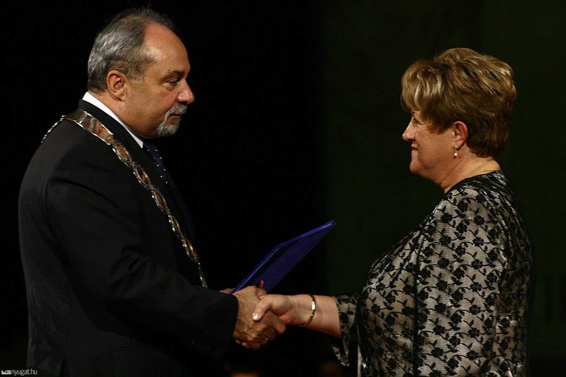 Verasztóné a polgármesterrel