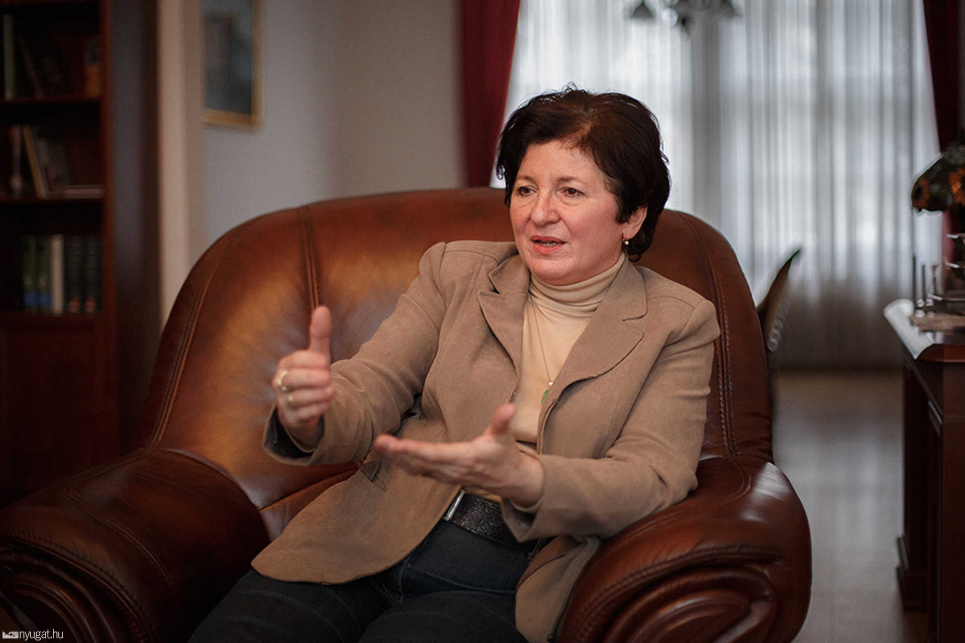 dr. Molnár Katalin elnök-dékán