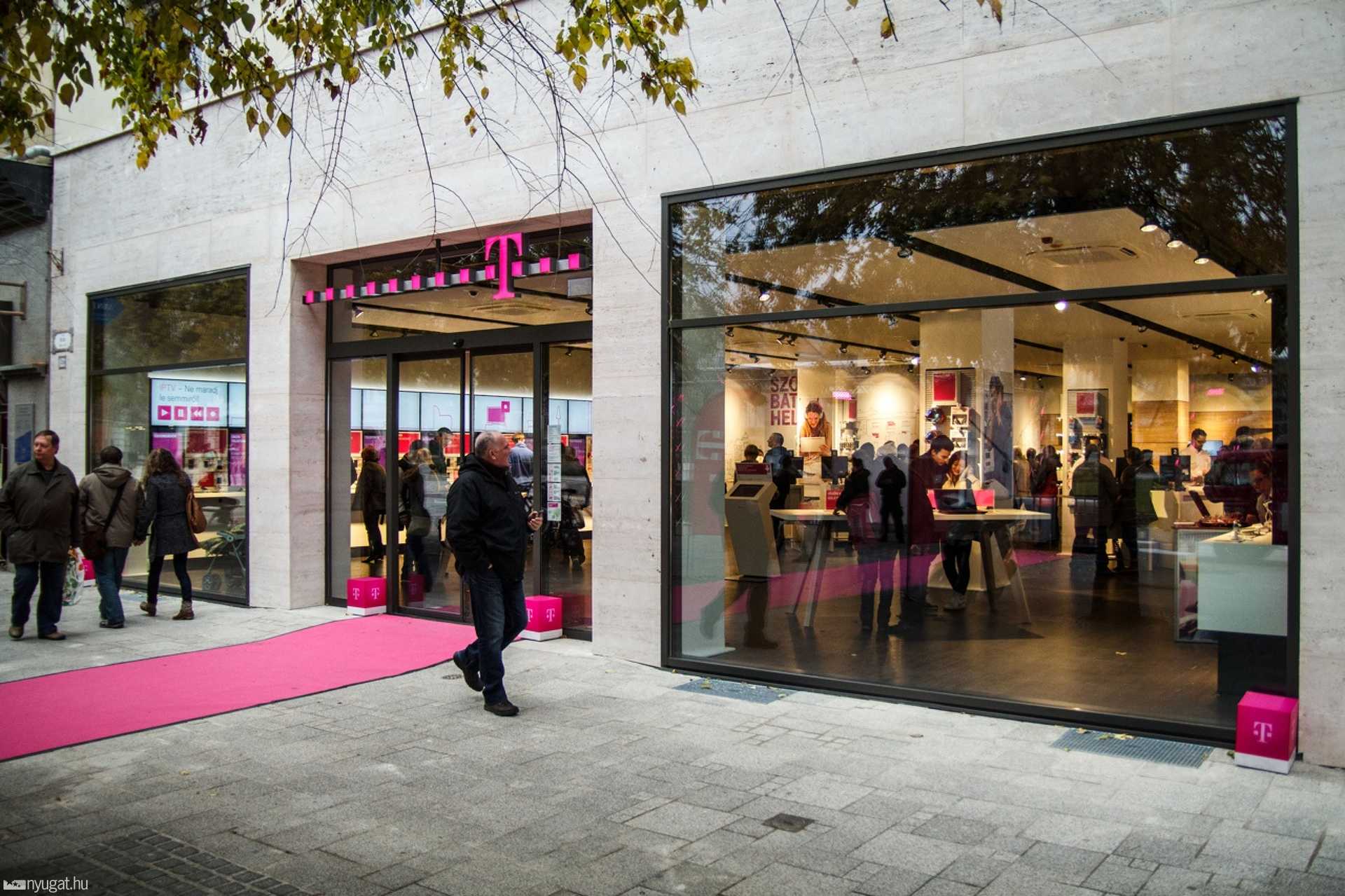 Új Telekom üzlet a Fő téren