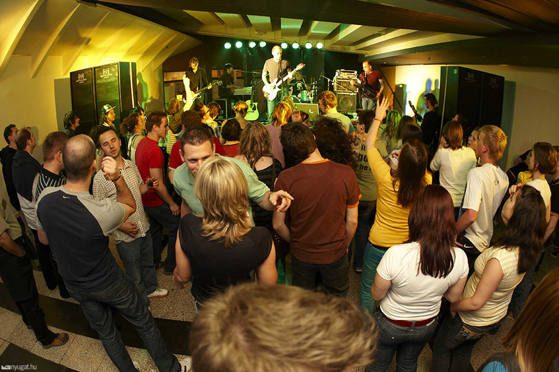 Heaven Street Seven koncert a moziban