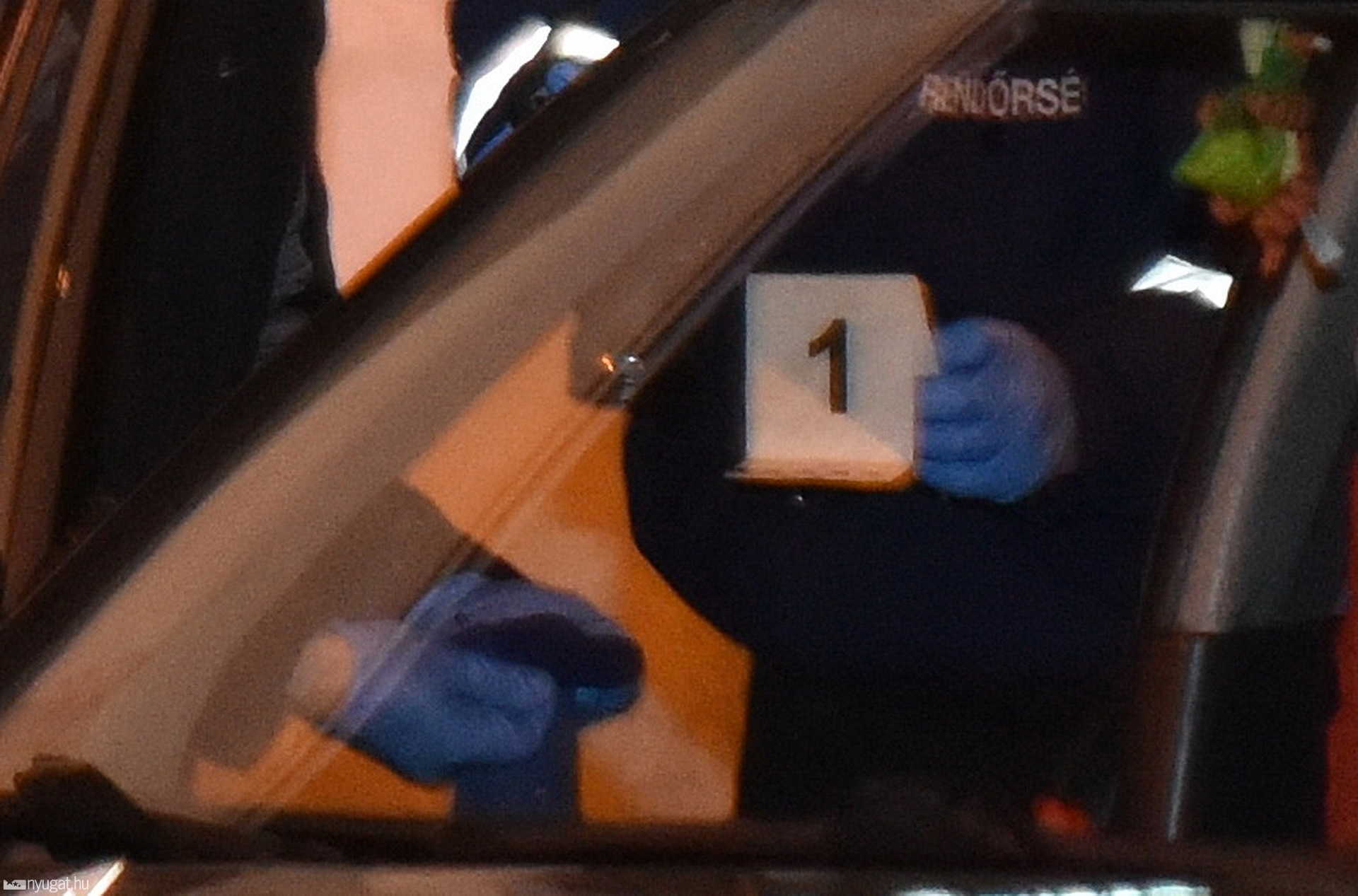 Rendőrök elől iszkolt, balesetet szenvedett a Suzuki - gyanús anyagot találtak a kocsiban