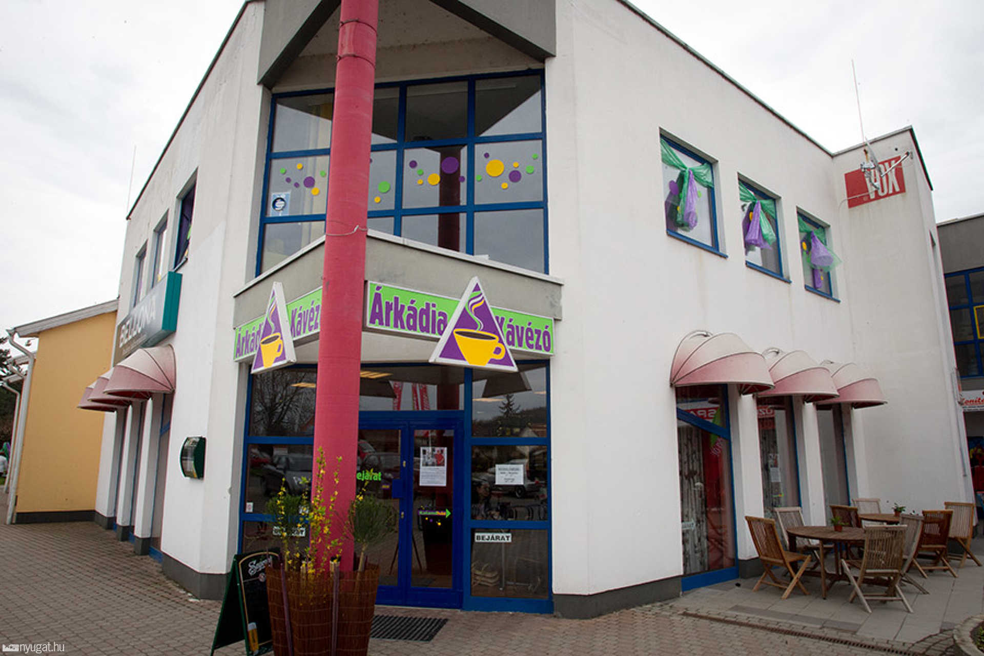 Árkádia Kávézó