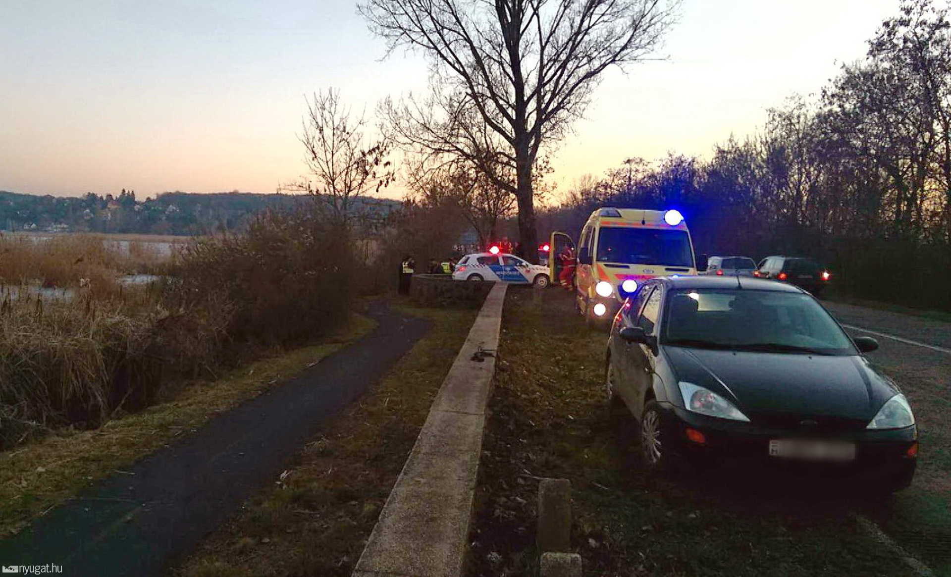 A Balaton beszakadt jegéből mentettek kerékpárost a vízimentők