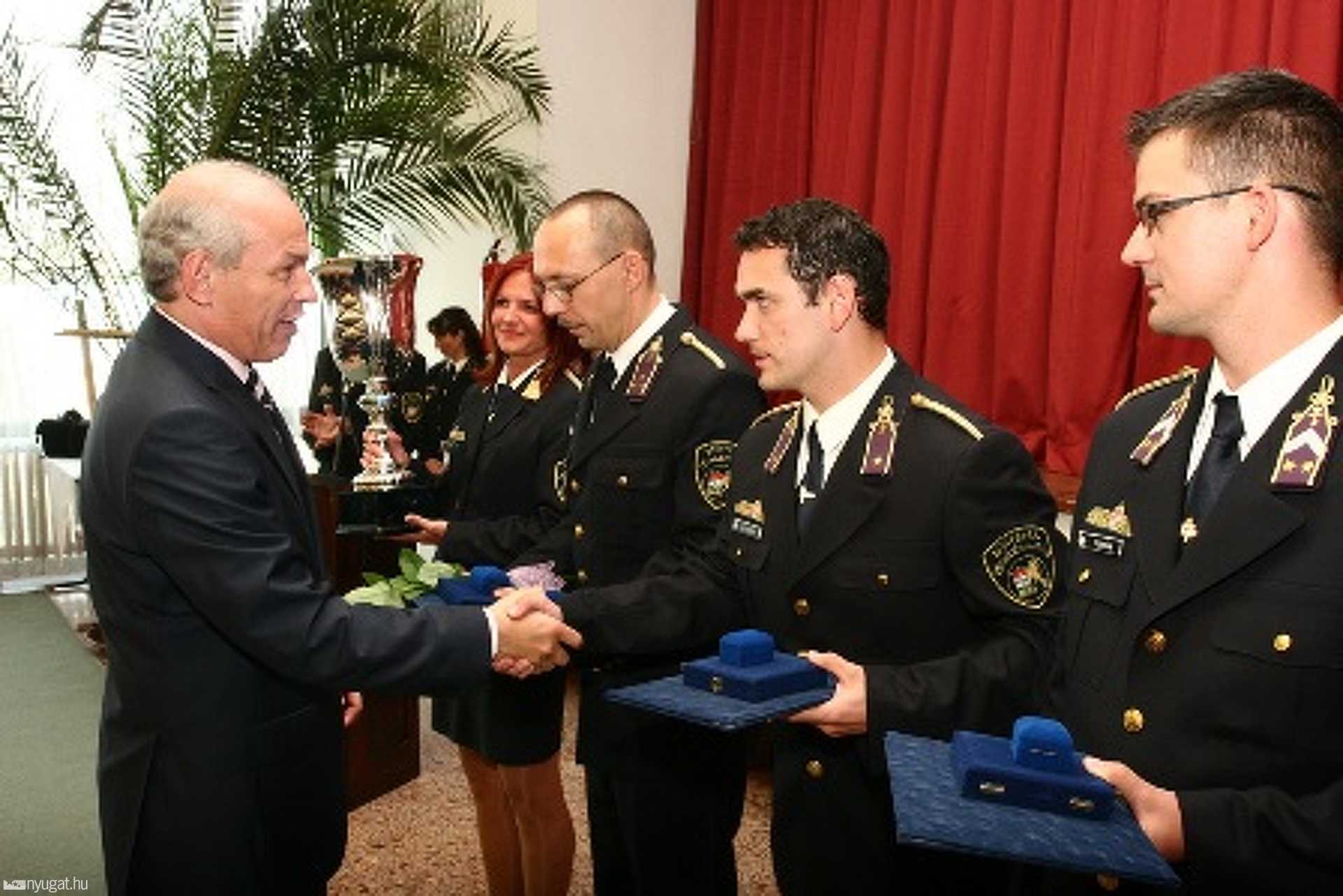 Szombathelyi csapat a BV Hivatás Mestere cím első tulajdonosa