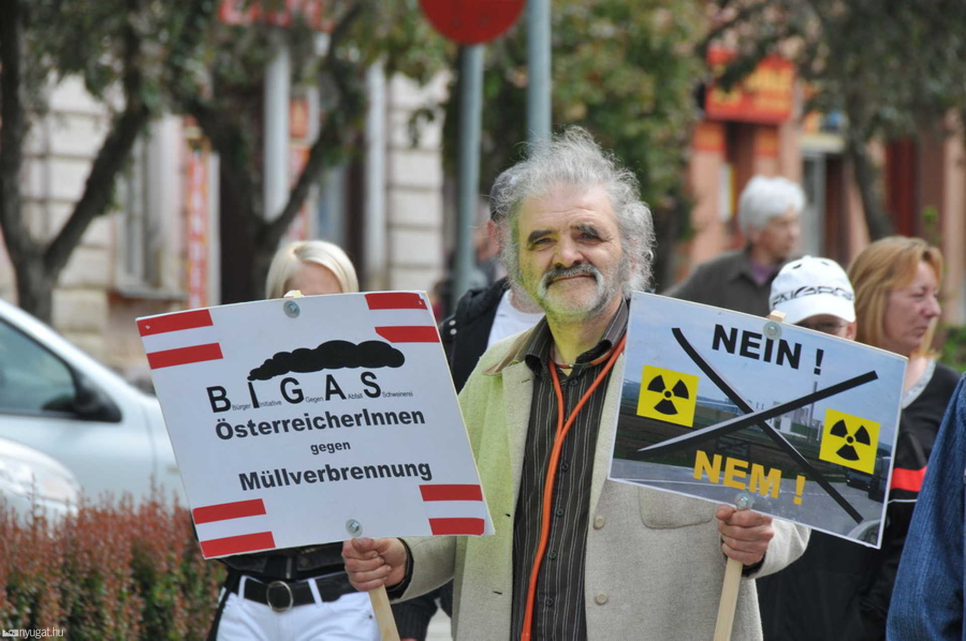 A PRONAS ágyús demonstrációja az osztrák szemétégető ellen, Szentgotthárdon
