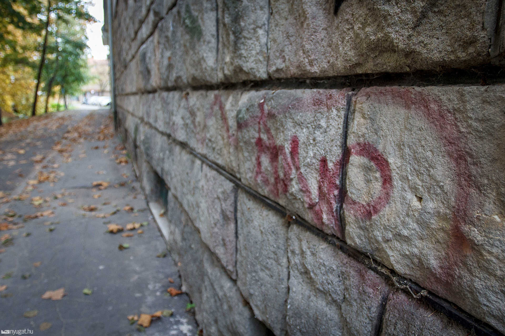 Graffitik a Sportház hátulján