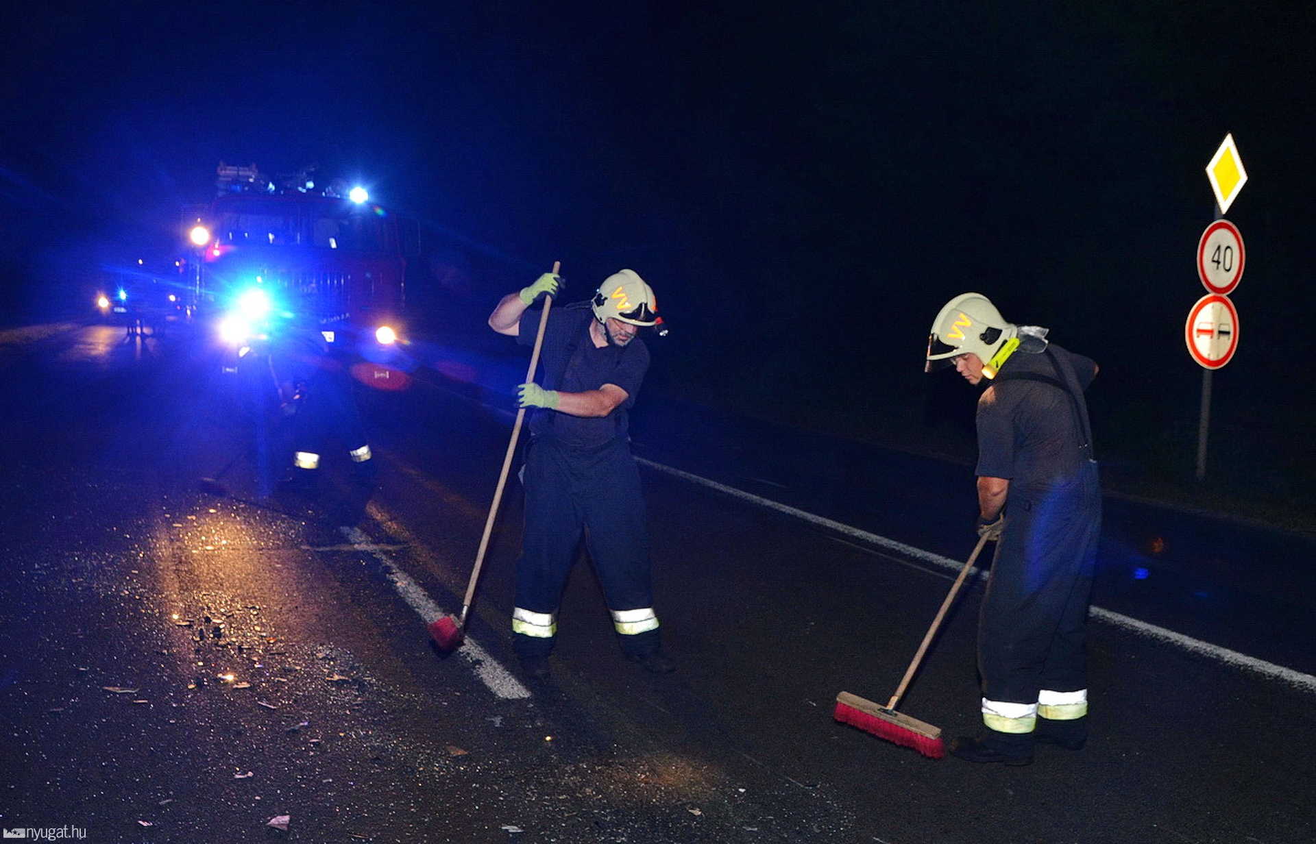 Kisbusz ütközött Audival Kám közelében, a 8-as főúton