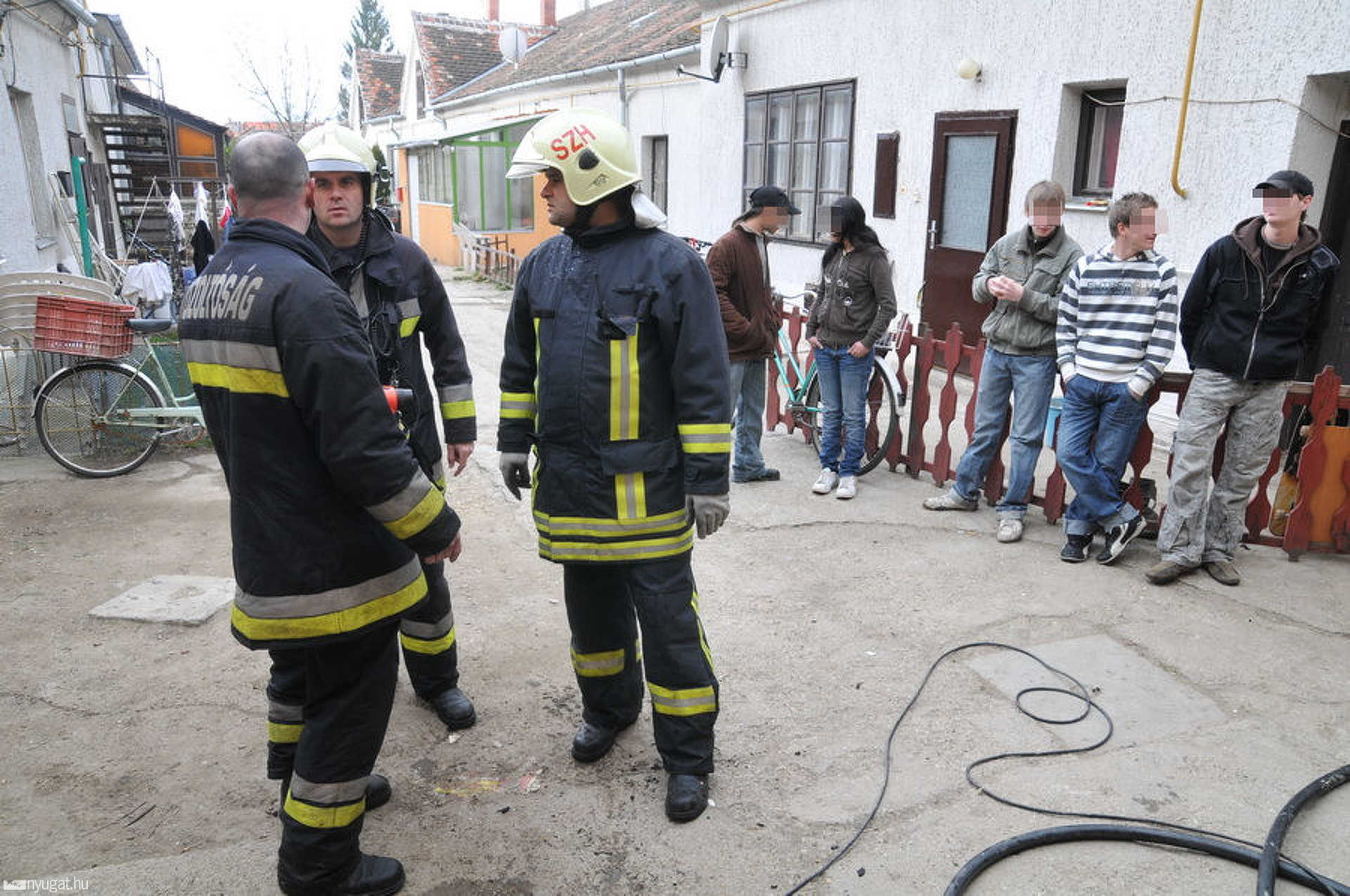 Hétfő délelőtt sokan voltak otthon a ház lakói közül