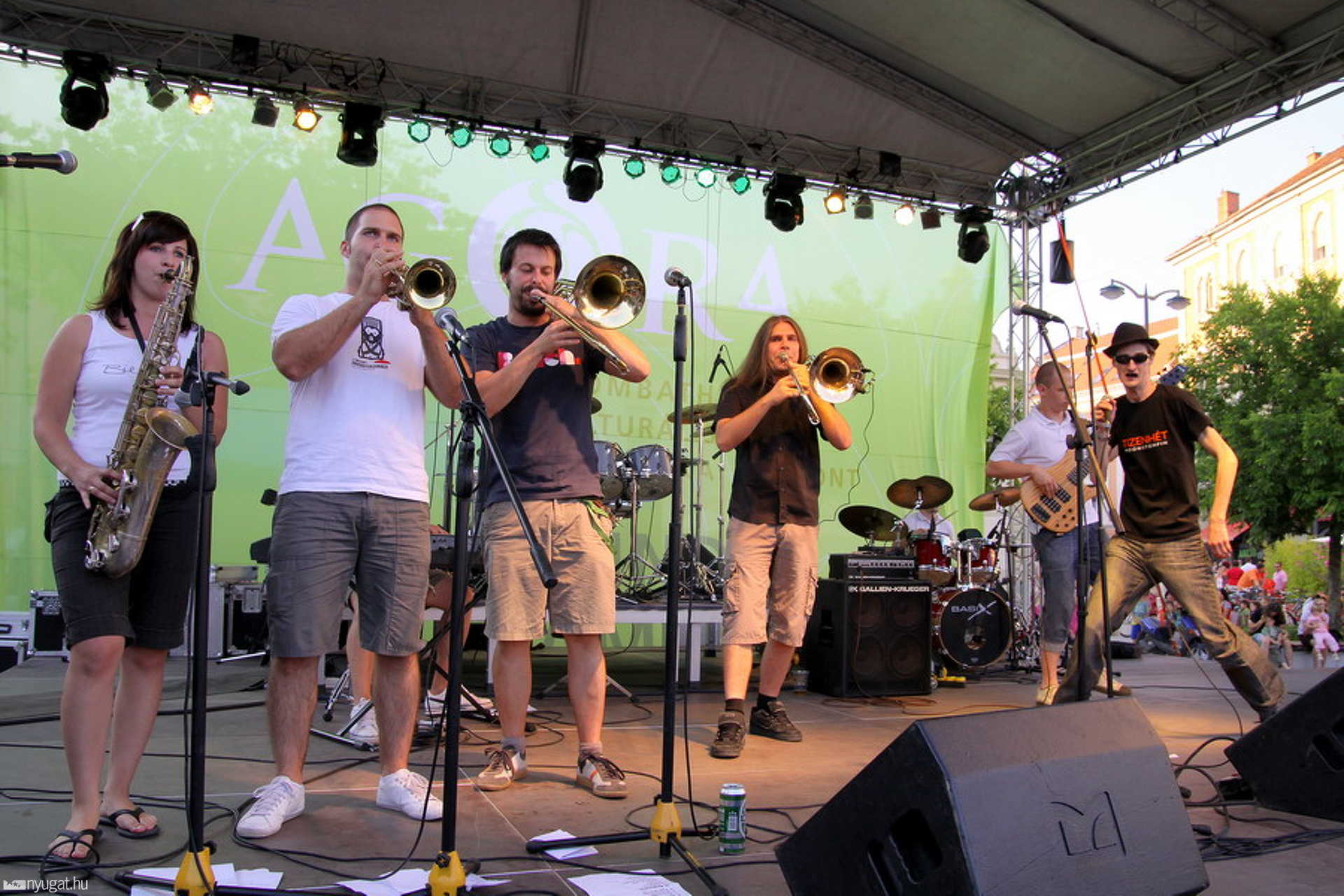 KFT és Tizenhét koncert a Fő téren