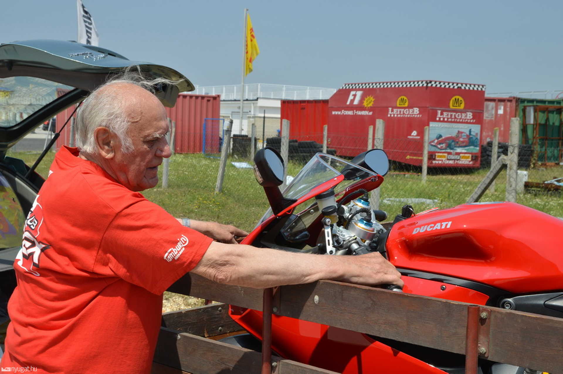 Ducati versenymotort vett a 85 éves Bálint Mátyás