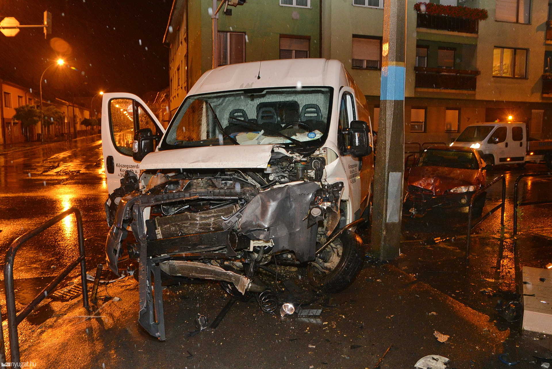 Fiatnak ütközött megcsúszó Renault Szombathelyen