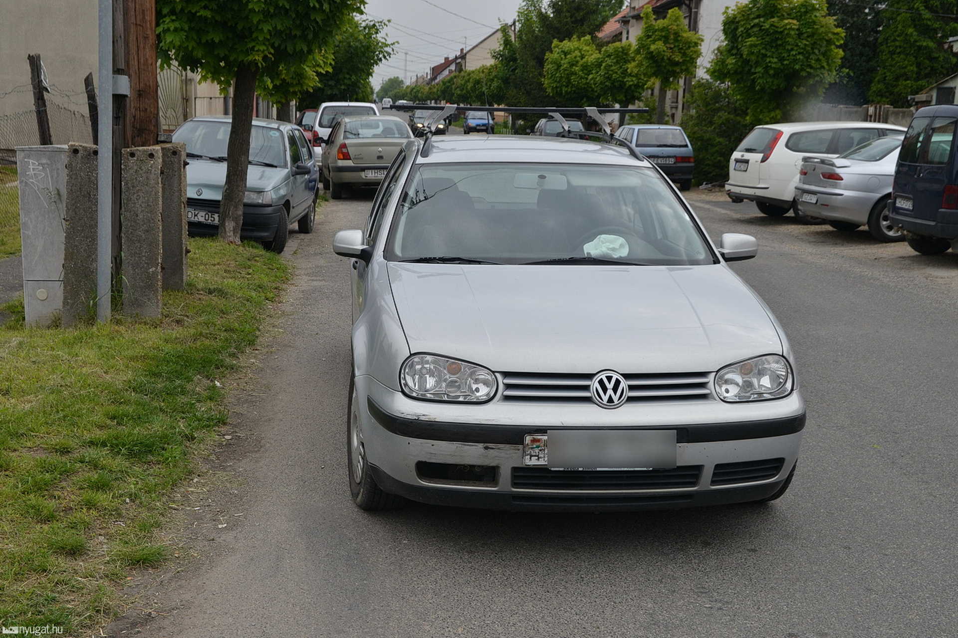 Peugeot oldalának hajtott a VW Szombathelyen