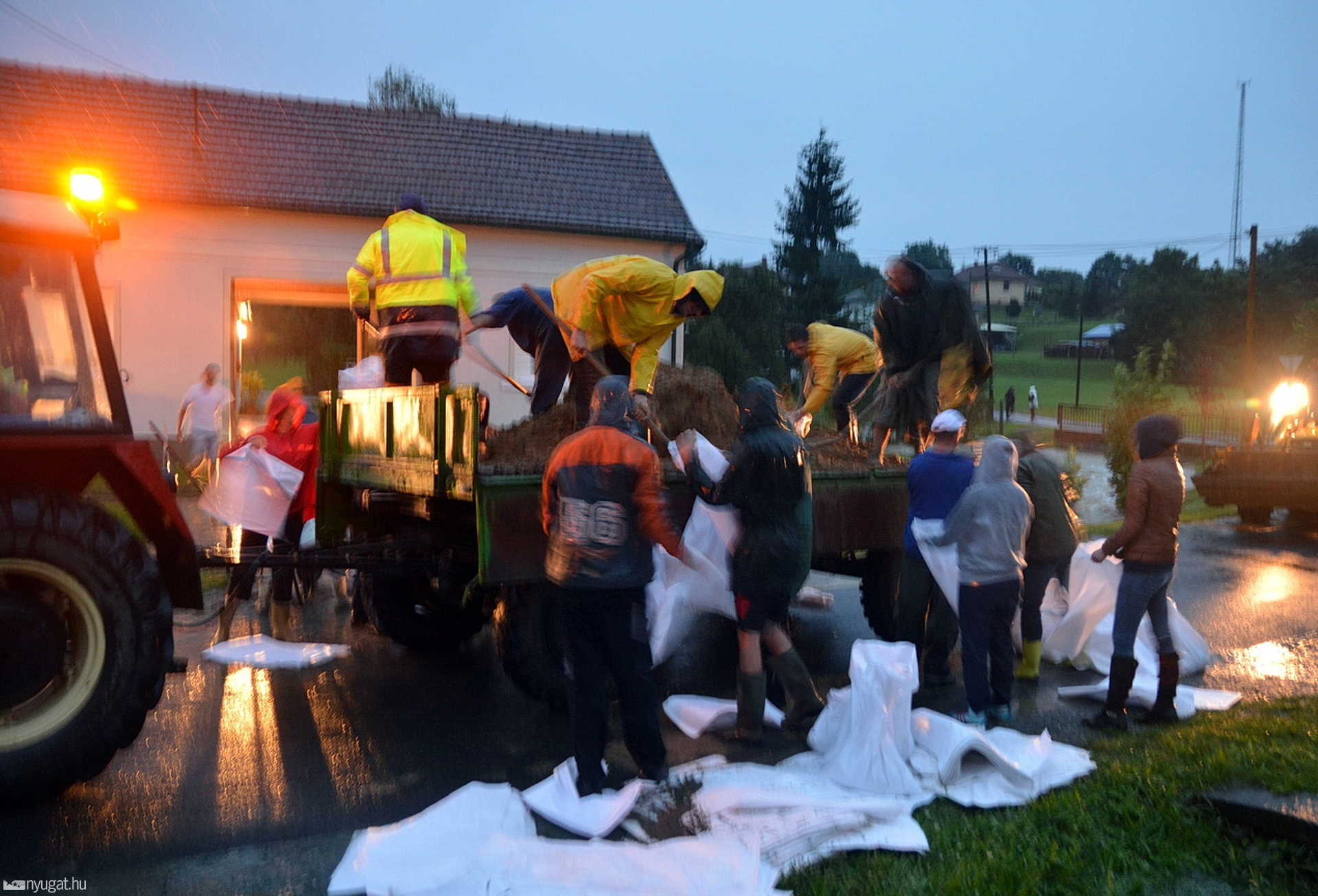 Villámárvíz Felsőcsatáron felhőszakadások után