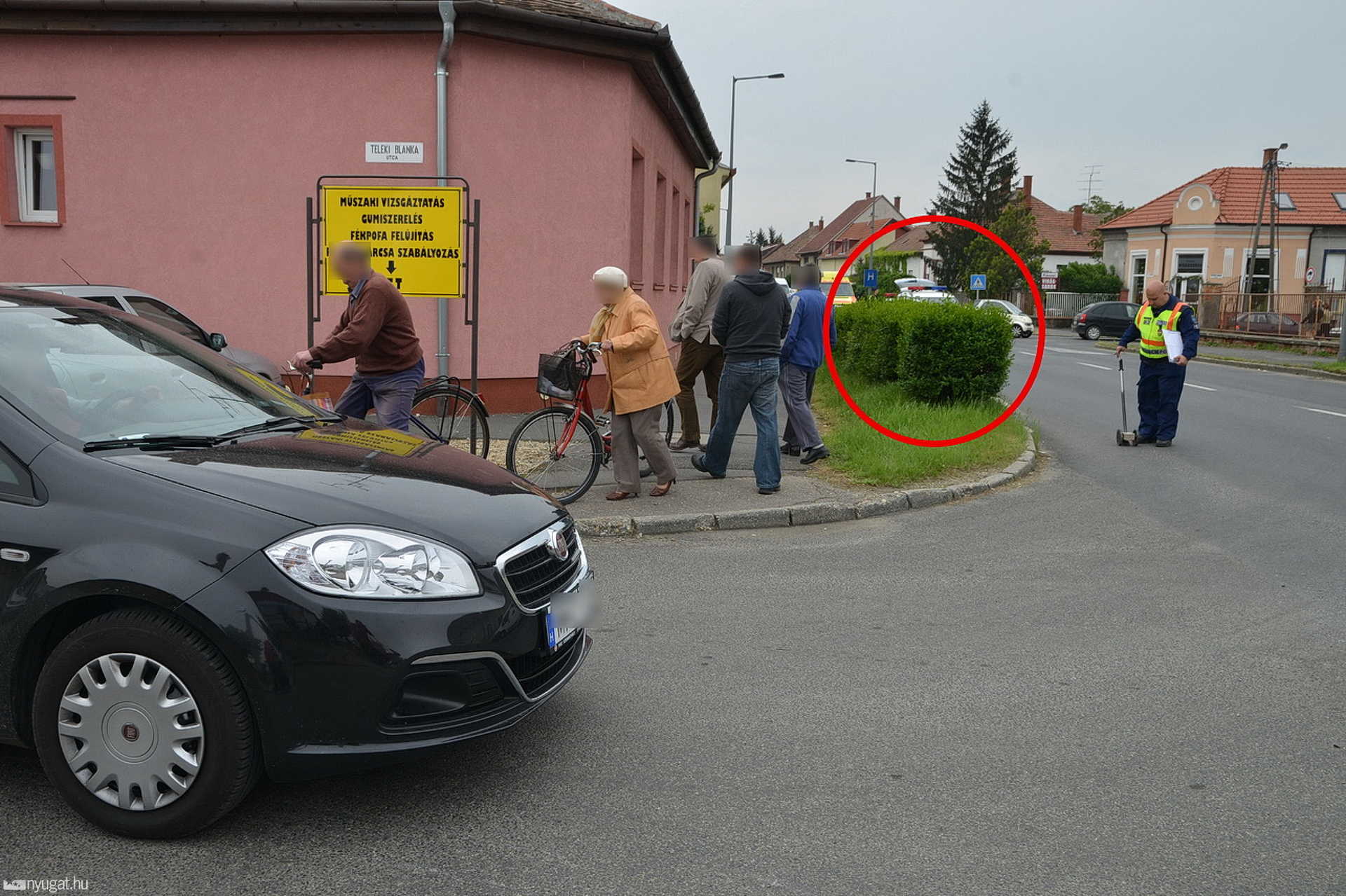 Peugeot oldalának hajtott a VW Szombathelyen