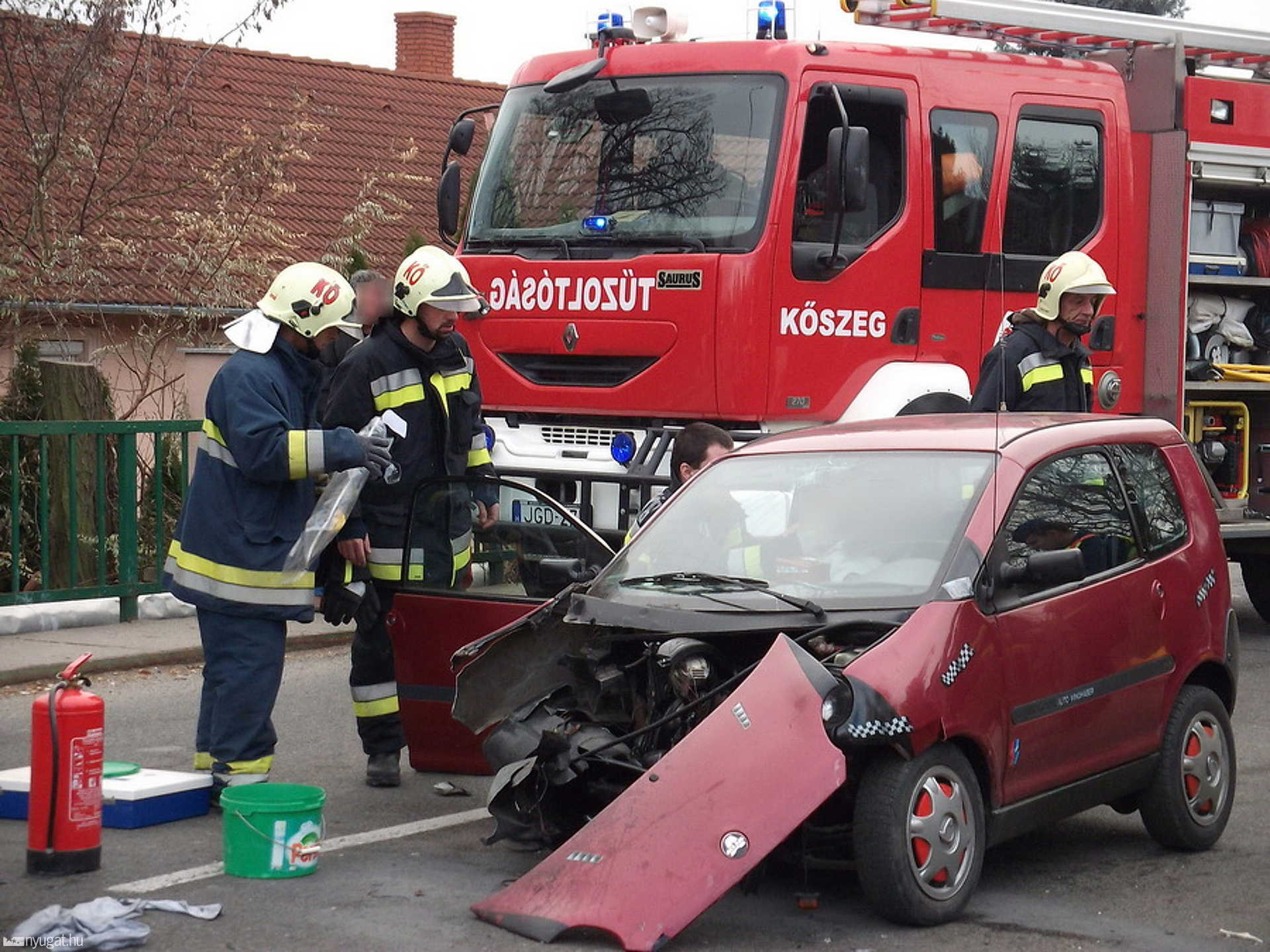 Hárman sérültek a kőszegi balesetben, a Meskó utcában