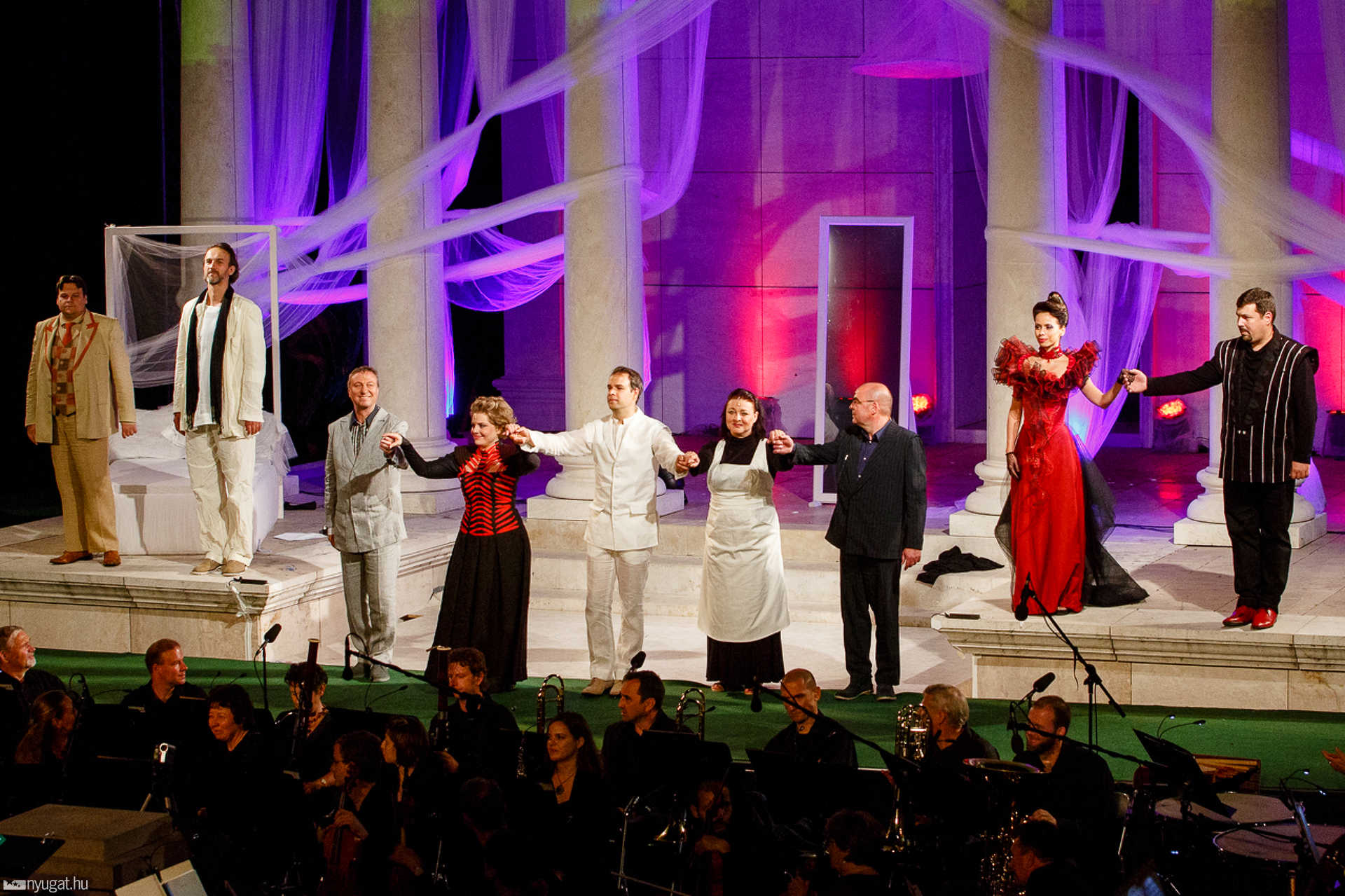 Vastaps és csillagavatás a Traviata-premier után