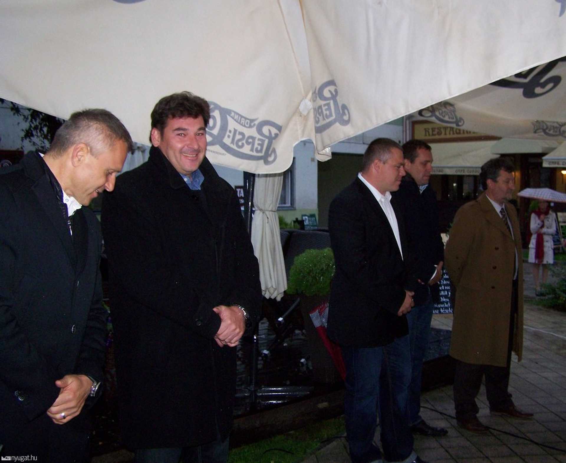 Gécsek Tibor, Németh Zsolt, Pars Krisztián, Gyulai Miklós és Huszár Gábor az avató ünnepségen