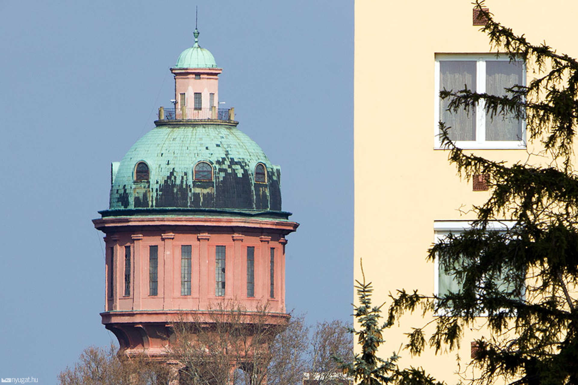 Dől-e a a Brenner parki víztorony?